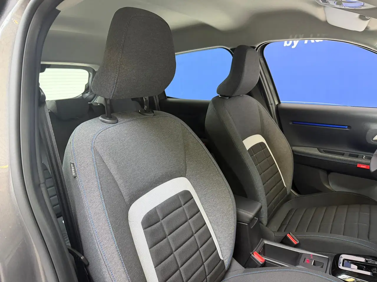 Citroen C3 C3 IV 2024 1.2 hybrid Plus 110cv edcs6 16