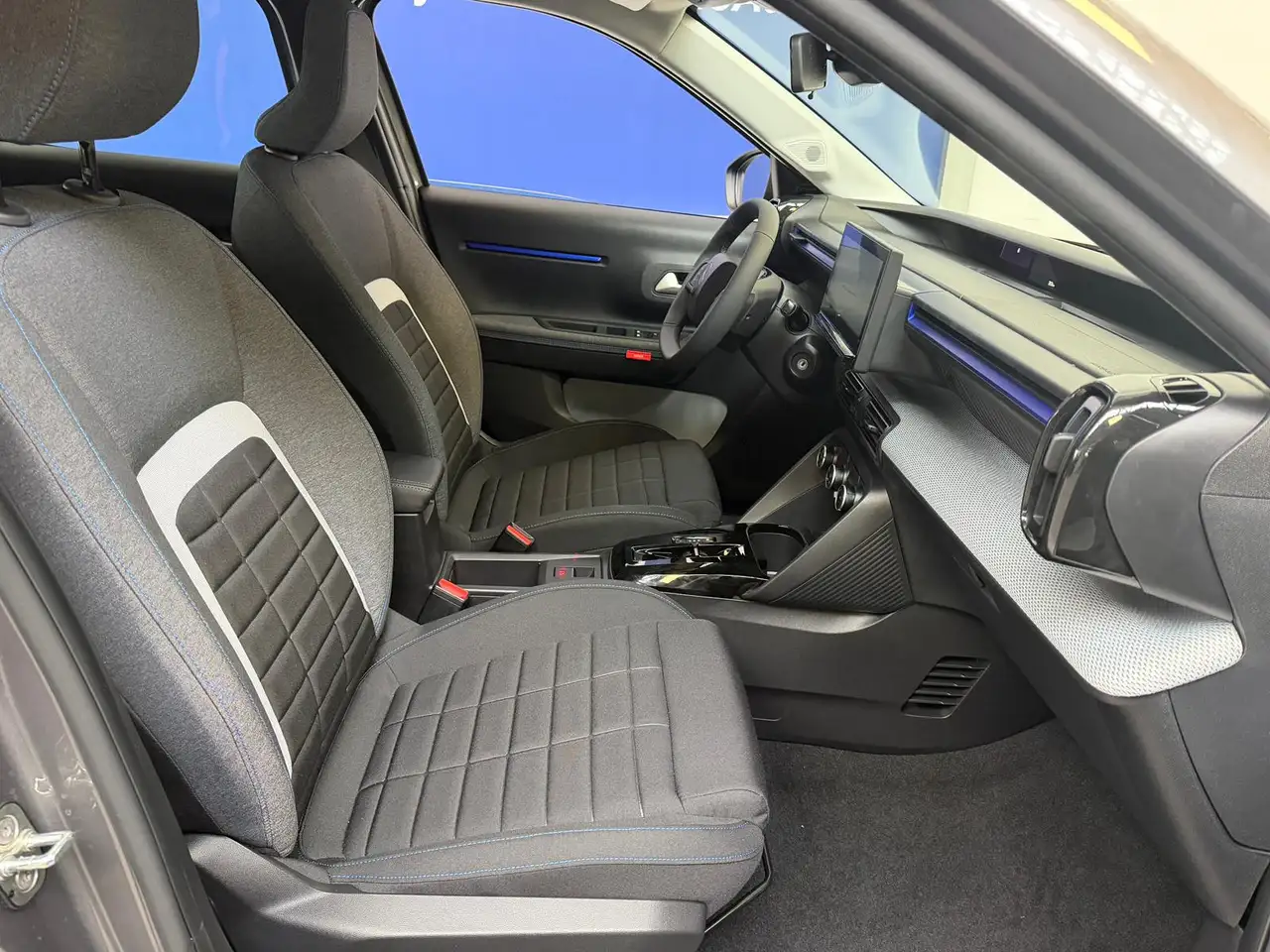 Citroen C3 C3 IV 2024 1.2 hybrid Plus 110cv edcs6 15