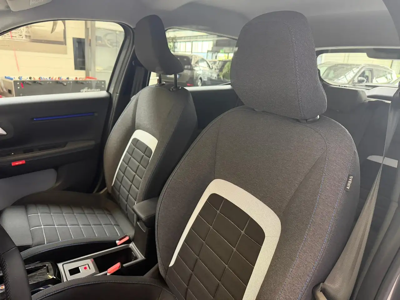Citroen C3 C3 IV 2024 1.2 hybrid Plus 110cv edcs6 23