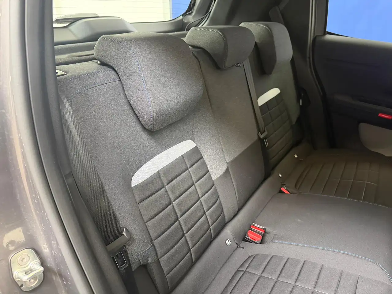 Citroen C3 C3 IV 2024 1.2 hybrid Plus 110cv edcs6 17