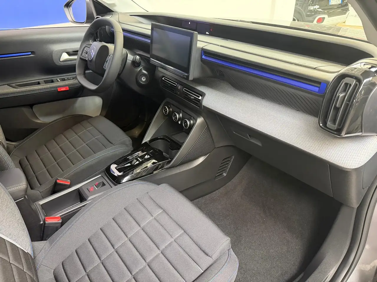 Citroen C3 C3 IV 2024 1.2 hybrid Plus 110cv edcs6 25