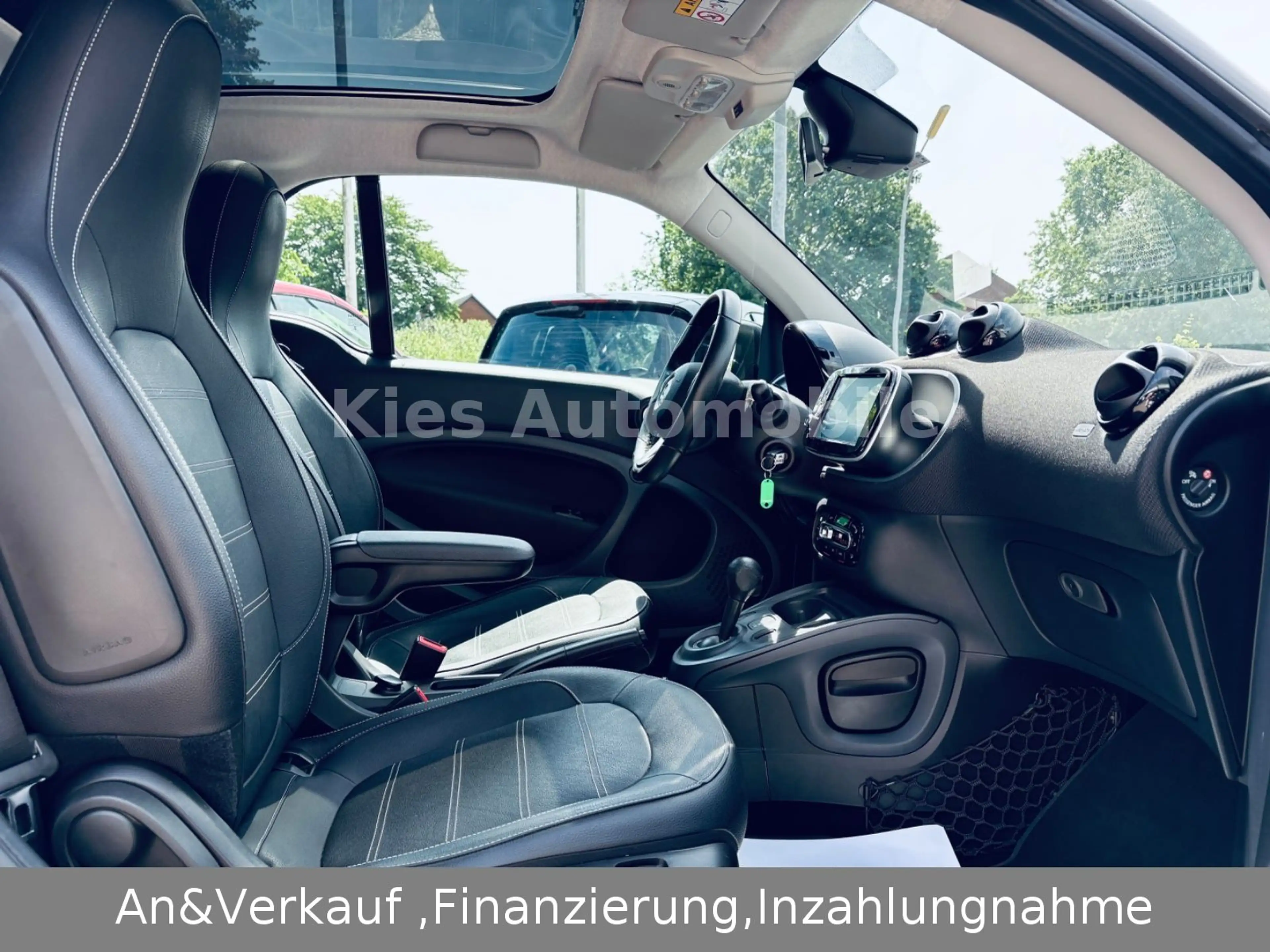 smart forTwo Prime 90Ps AUTOM/CARPLAY/PANO/LEDER/SITZH — photo 11
