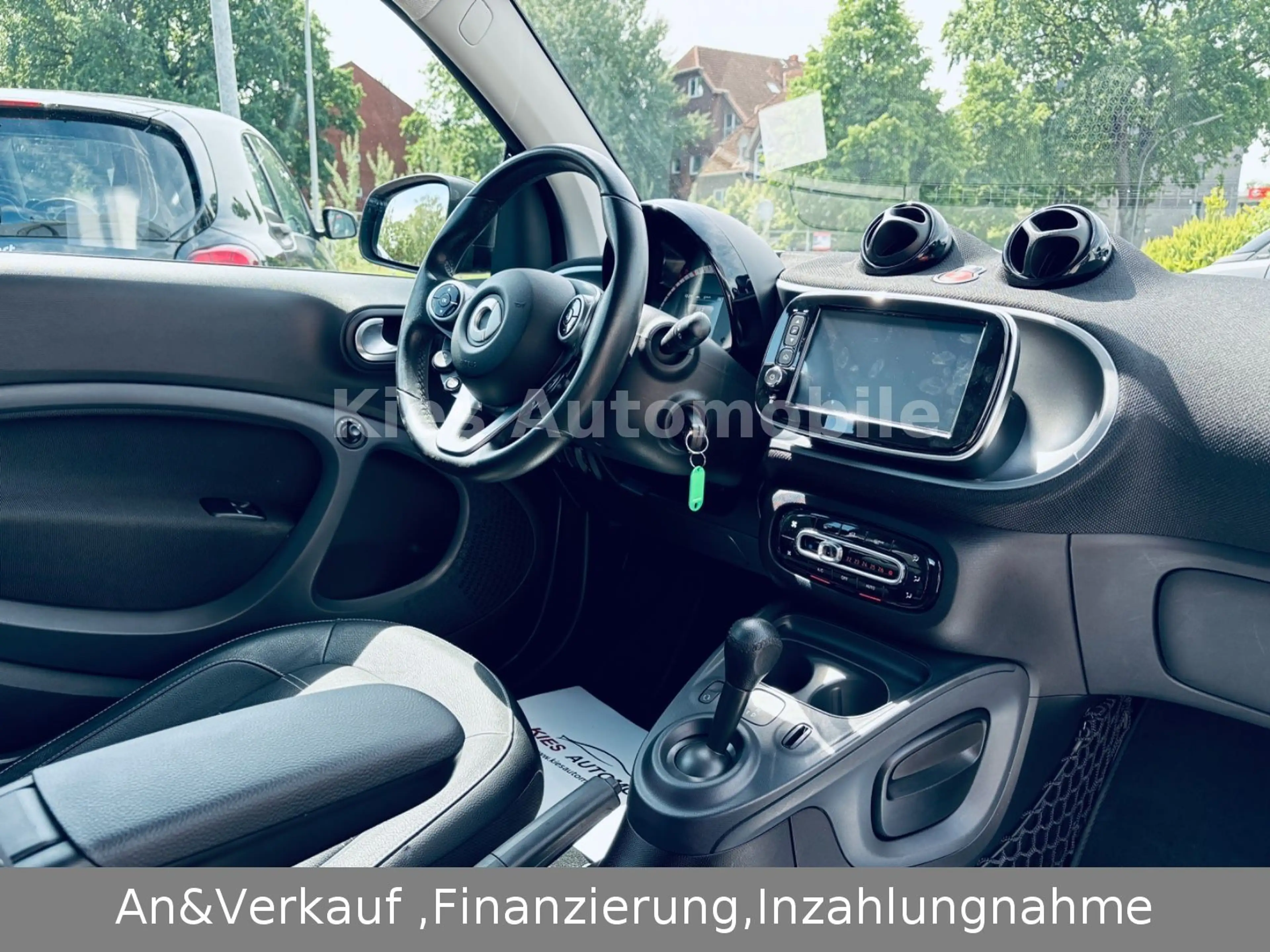smart forTwo Prime 90Ps AUTOM/CARPLAY/PANO/LEDER/SITZH — photo 9