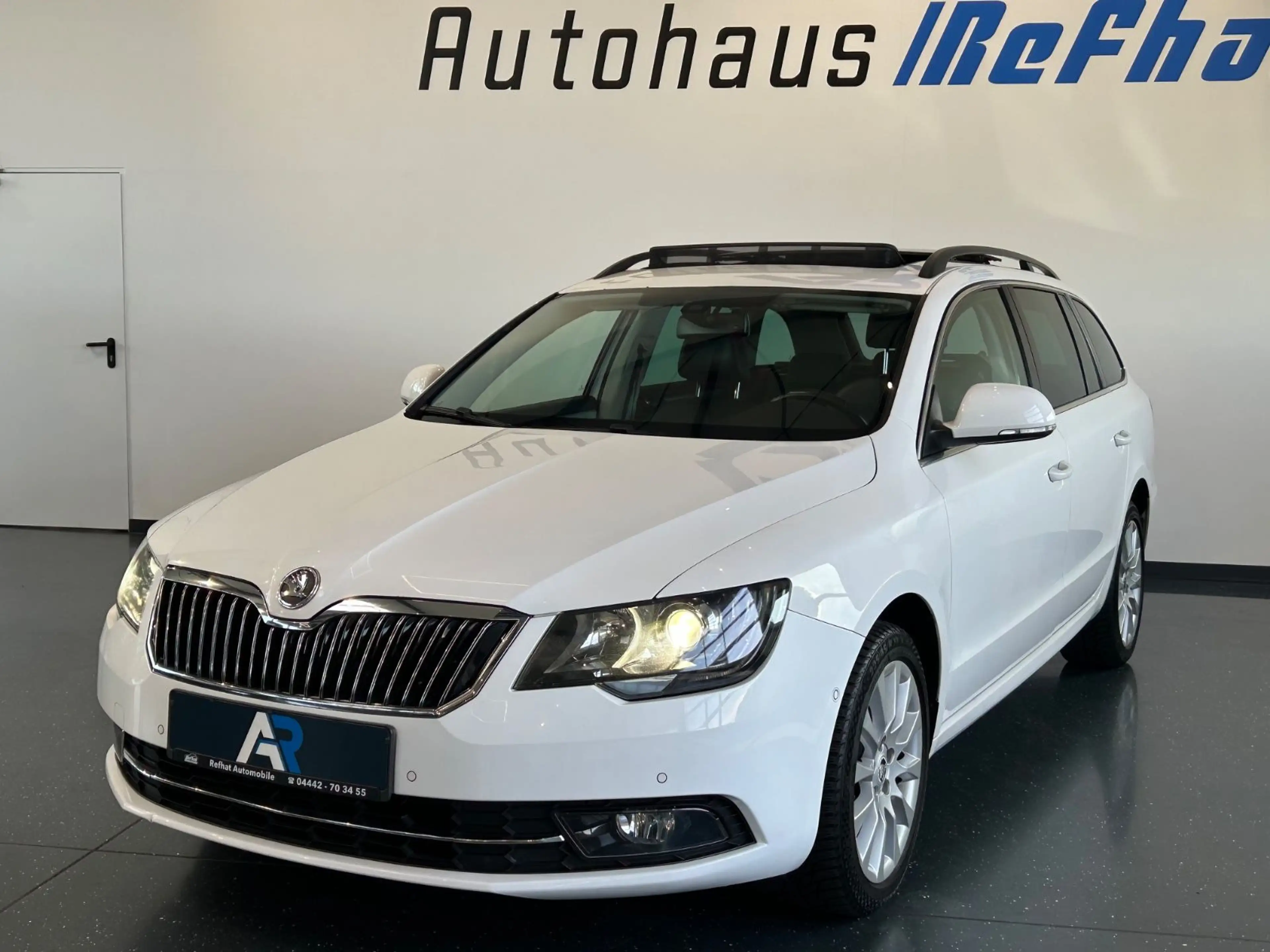 Skoda Superb Combi Exclusive*PDC*PANO*SHZ*MEMORY* — photo 3