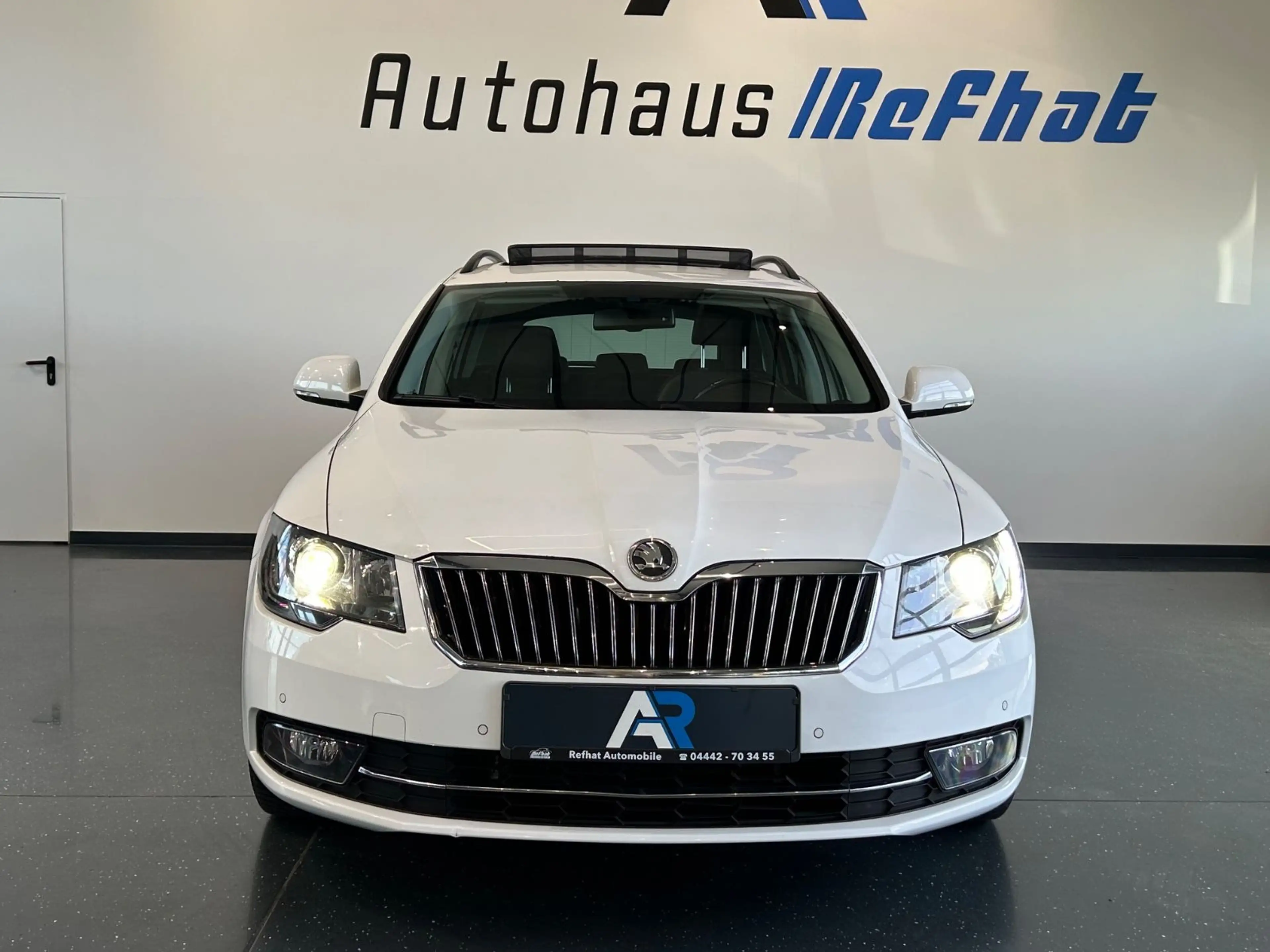 Skoda Superb Combi Exclusive*PDC*PANO*SHZ*MEMORY* — photo 4
