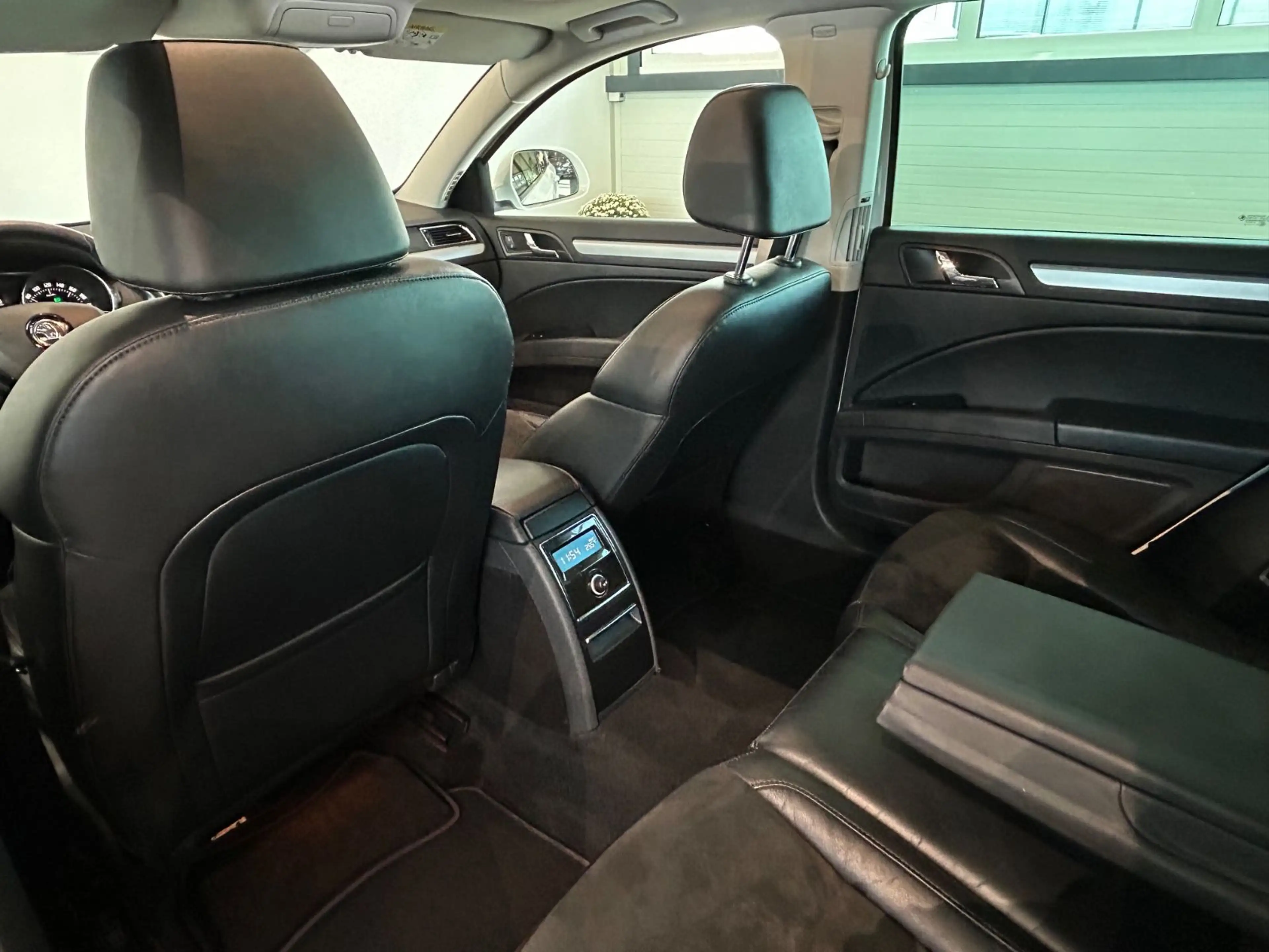Skoda Superb Combi Exclusive*PDC*PANO*SHZ*MEMORY* — photo 14