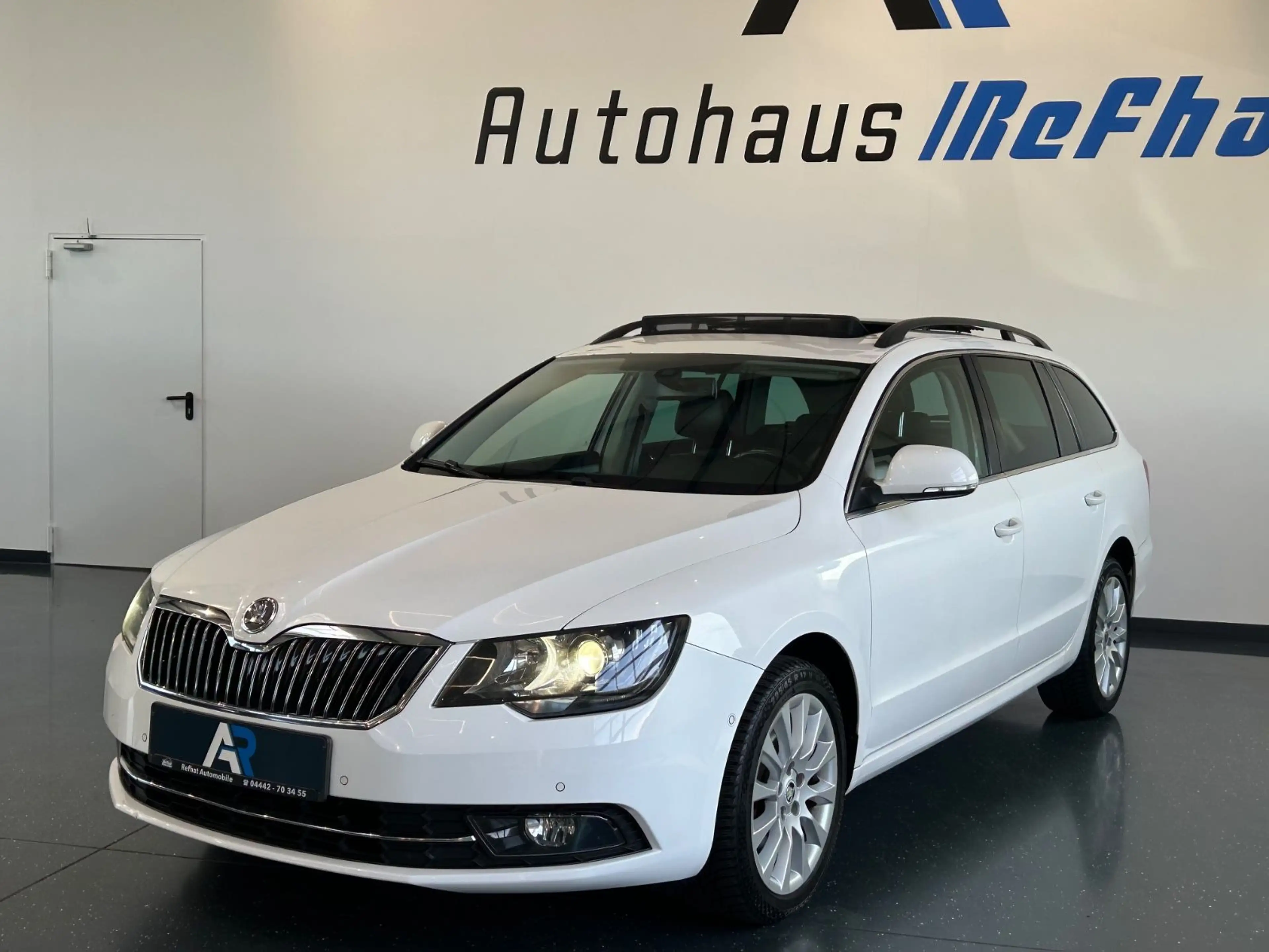 Skoda Superb Combi Exclusive*PDC*PANO*SHZ*MEMORY* — photo 2