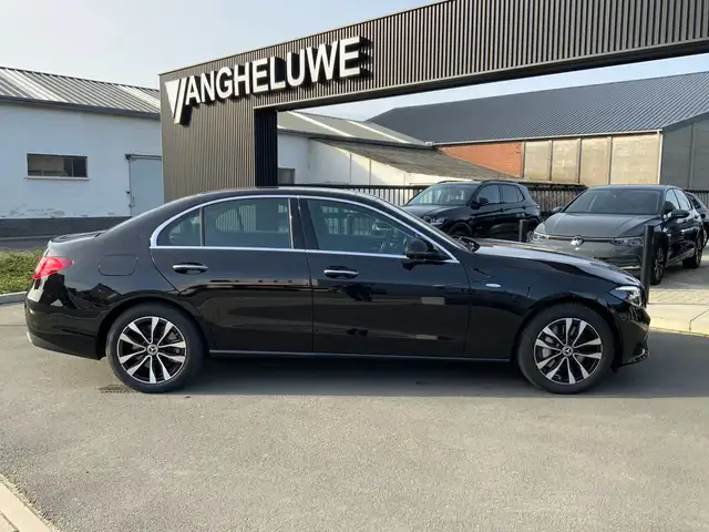 Mercedes-Benz C 300 e AVANTGARDE /KEYLESS GO