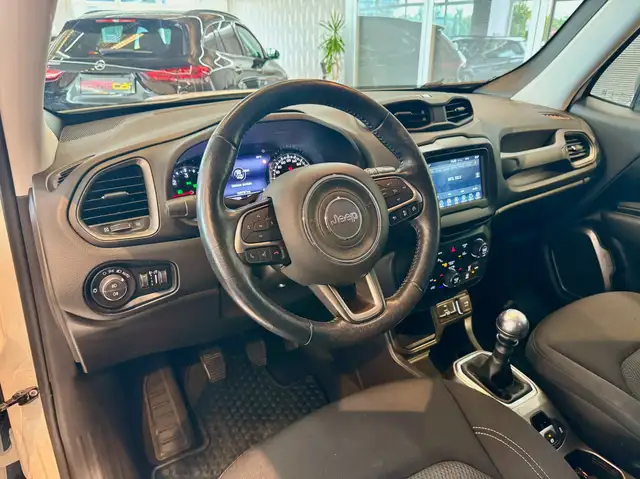 Jeep Renegade view 9
