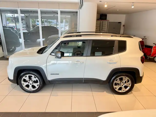 Jeep Renegade view 4