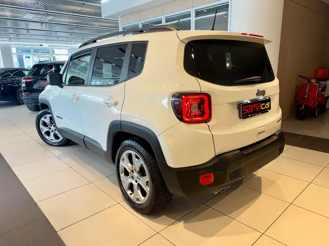 Jeep Renegade view 5