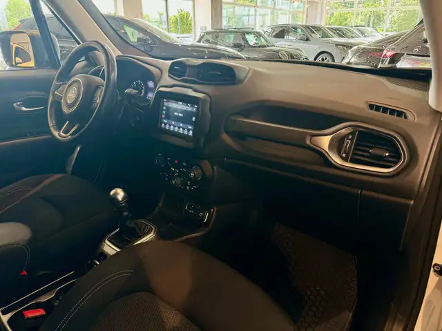 Jeep Renegade view 14