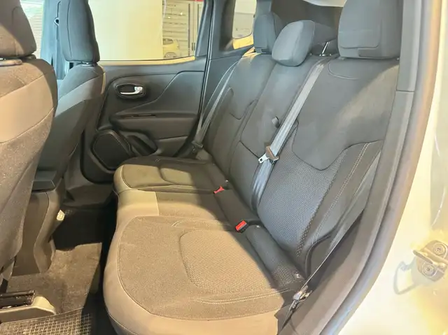 Jeep Renegade view 15