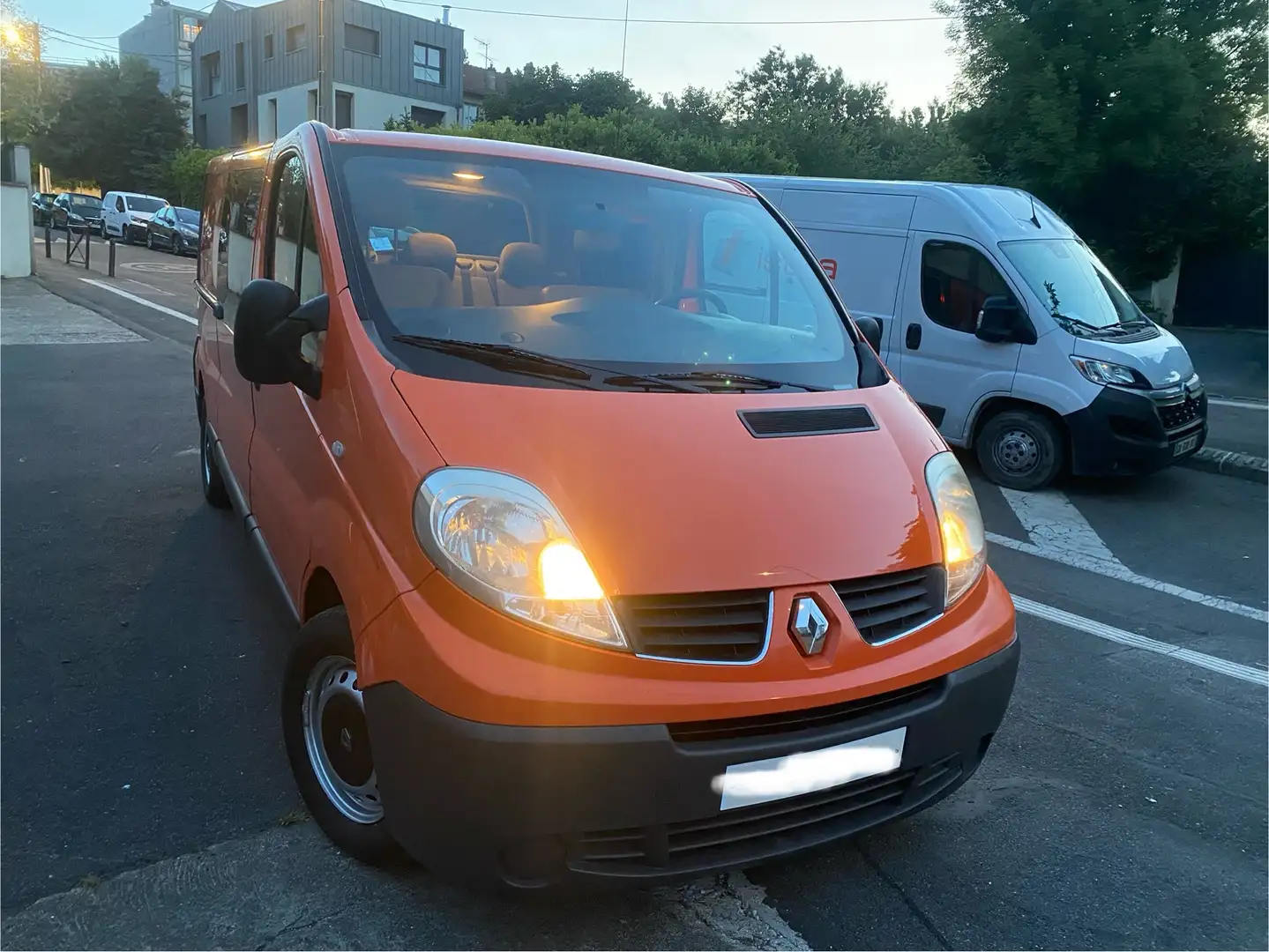 Renault Trafic 2.0 dCi 90 FAP Grand Combi L2H1 Authentique Pomarańczowy - 1