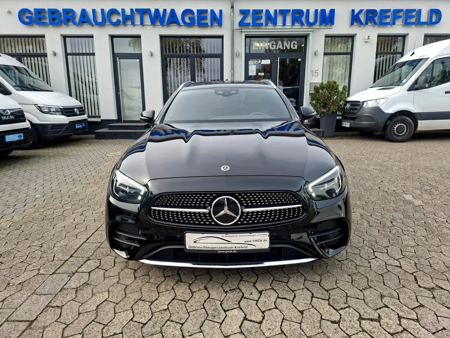 Mercedes-Benz E 220 d. AMG /Sportpaket /Cam/PDC/SHZ Schwarz - 2