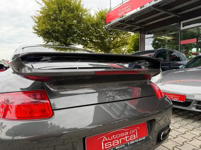 Porsche 911 view 5