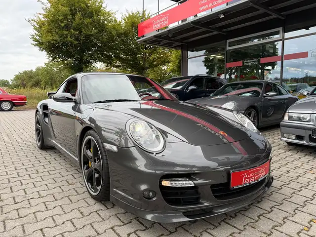 Porsche 911 view 12