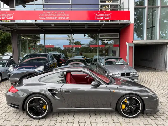 Porsche 911 view 9