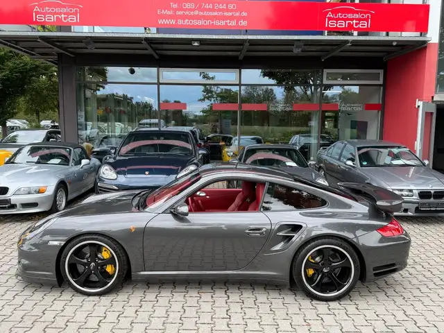 Porsche 911 view 3