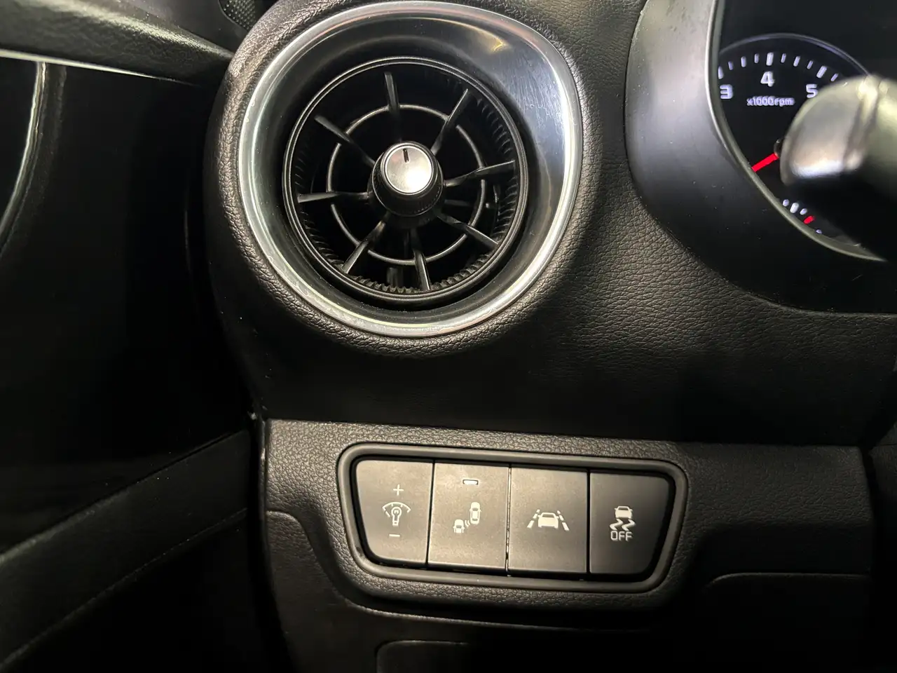 Kia Forte снимка Kia Forte