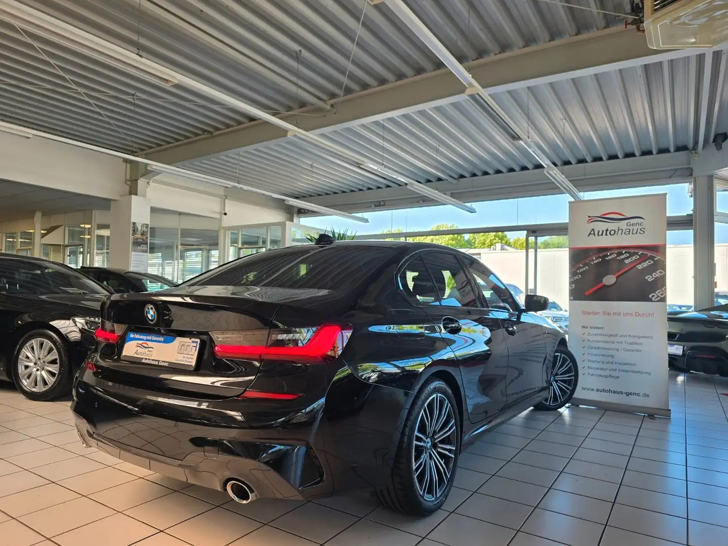 BMW 320 d Lim. M Sport Kamera Live Cockpit DAB Radio Noir - 2