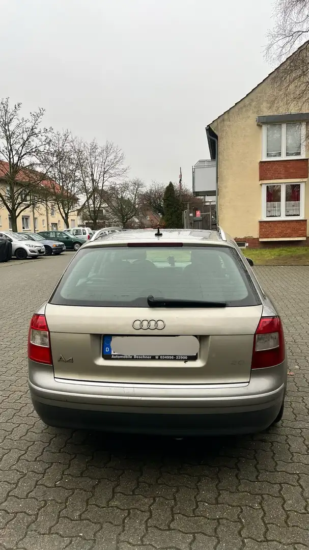 Audi A4 1.9 TDI (96kW) Grau - 2