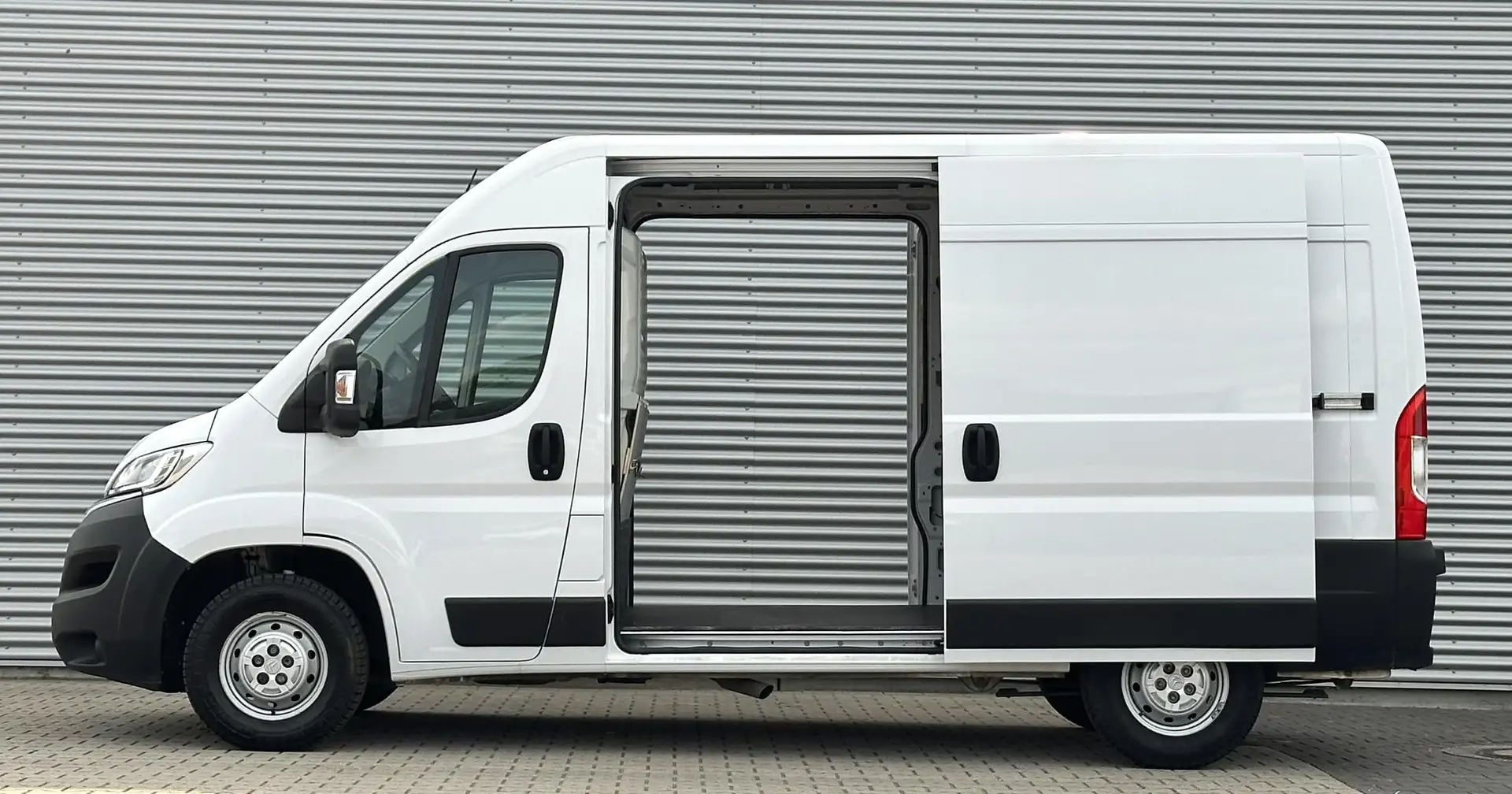 Citroen Jumper 35 2.2 BlueHDi 120 L2H2 2x schuifdeur Wit - 2