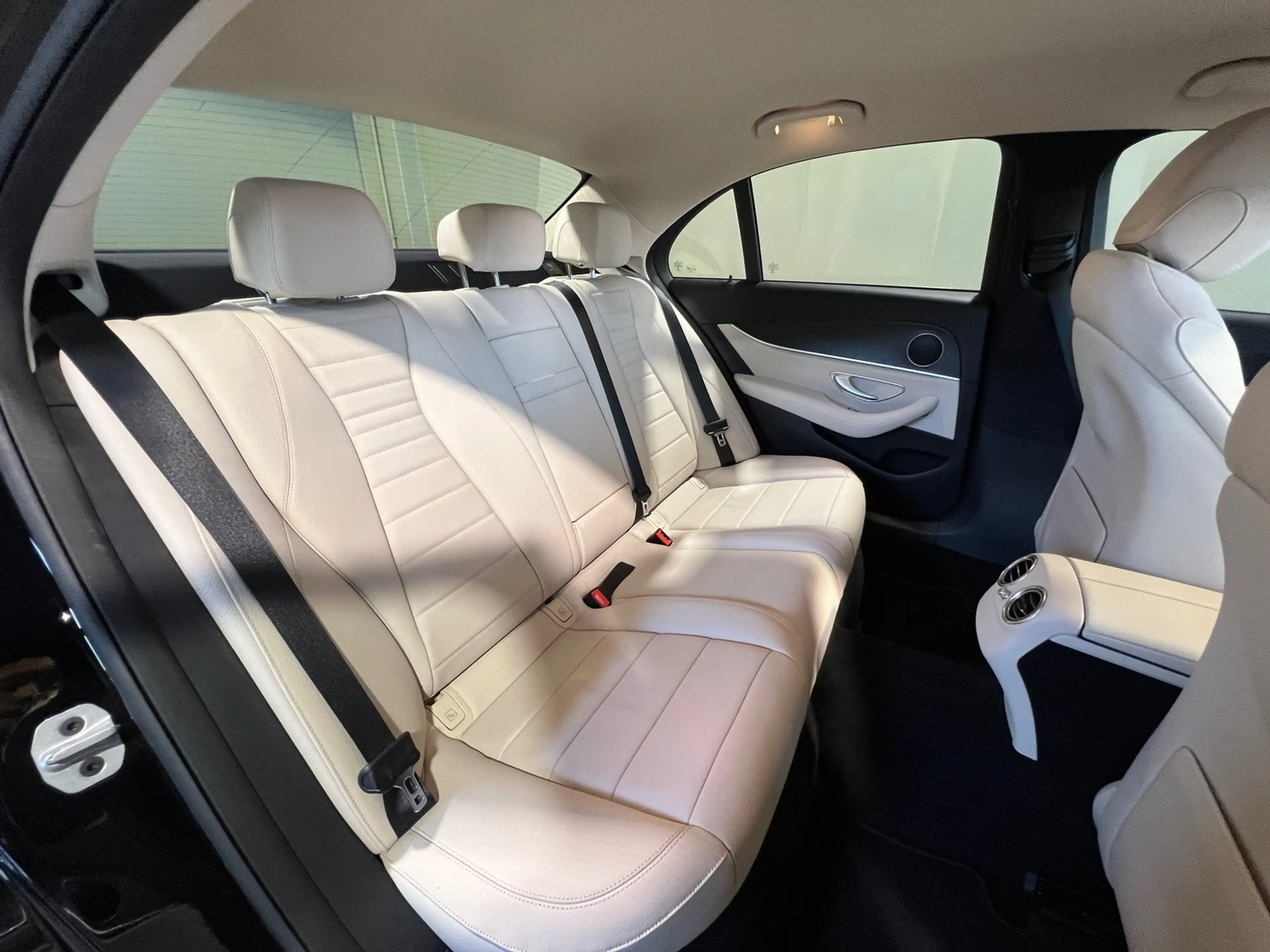 Mercedes-Benz E 450 Avantgarde 4M PTS/LED/Ambi/Kame/Distr/MBUX — photo 11