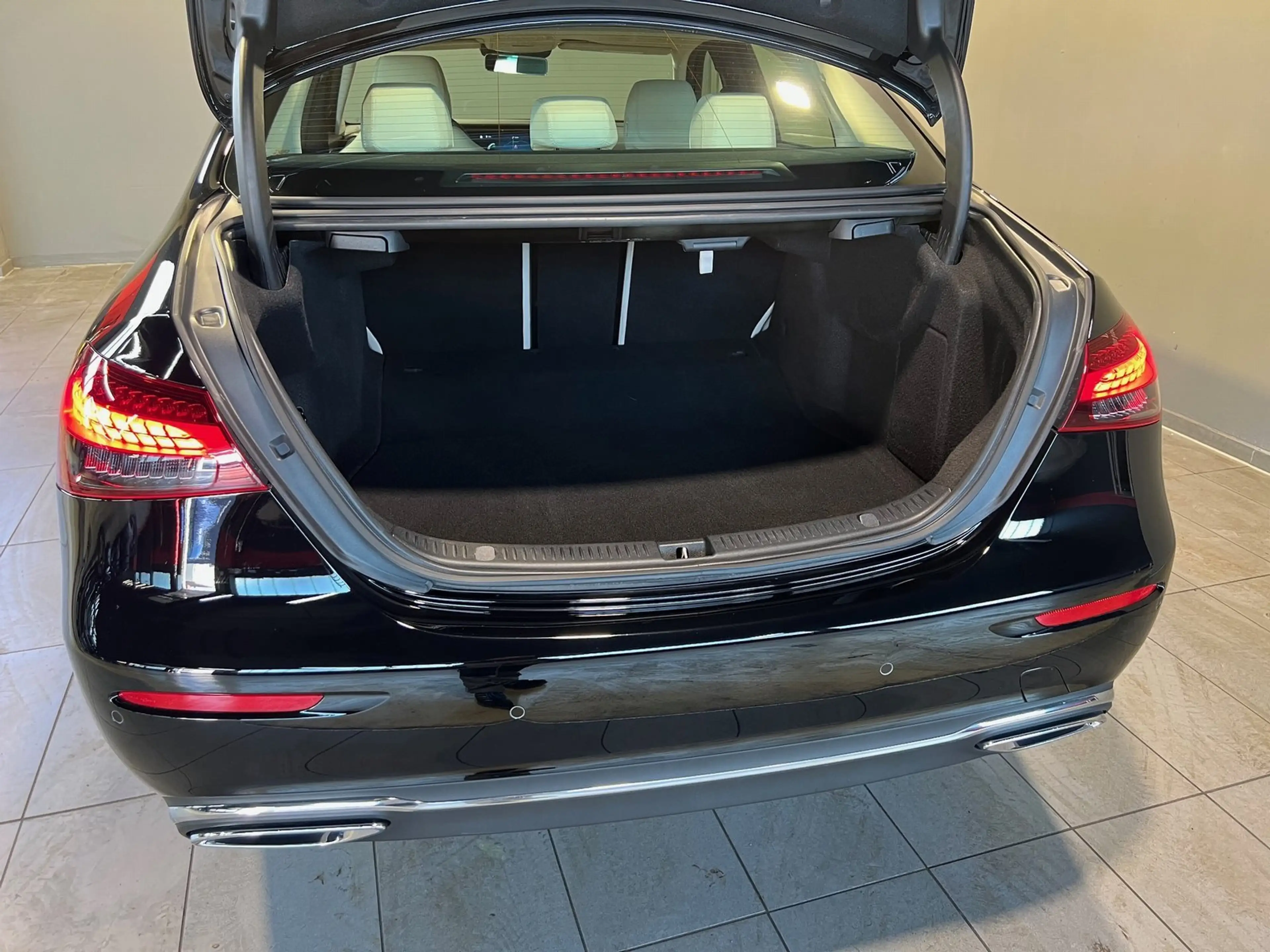 Mercedes-Benz E 450 Avantgarde 4M PTS/LED/Ambi/Kame/Distr/MBUX — photo 3