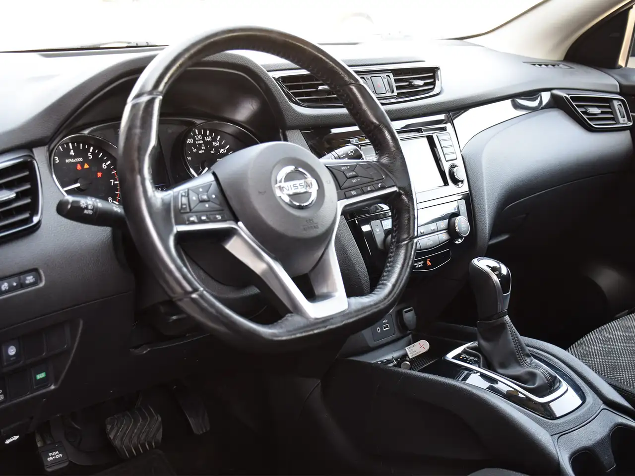 Nissan Qashqai снимка Nissan Qashqai