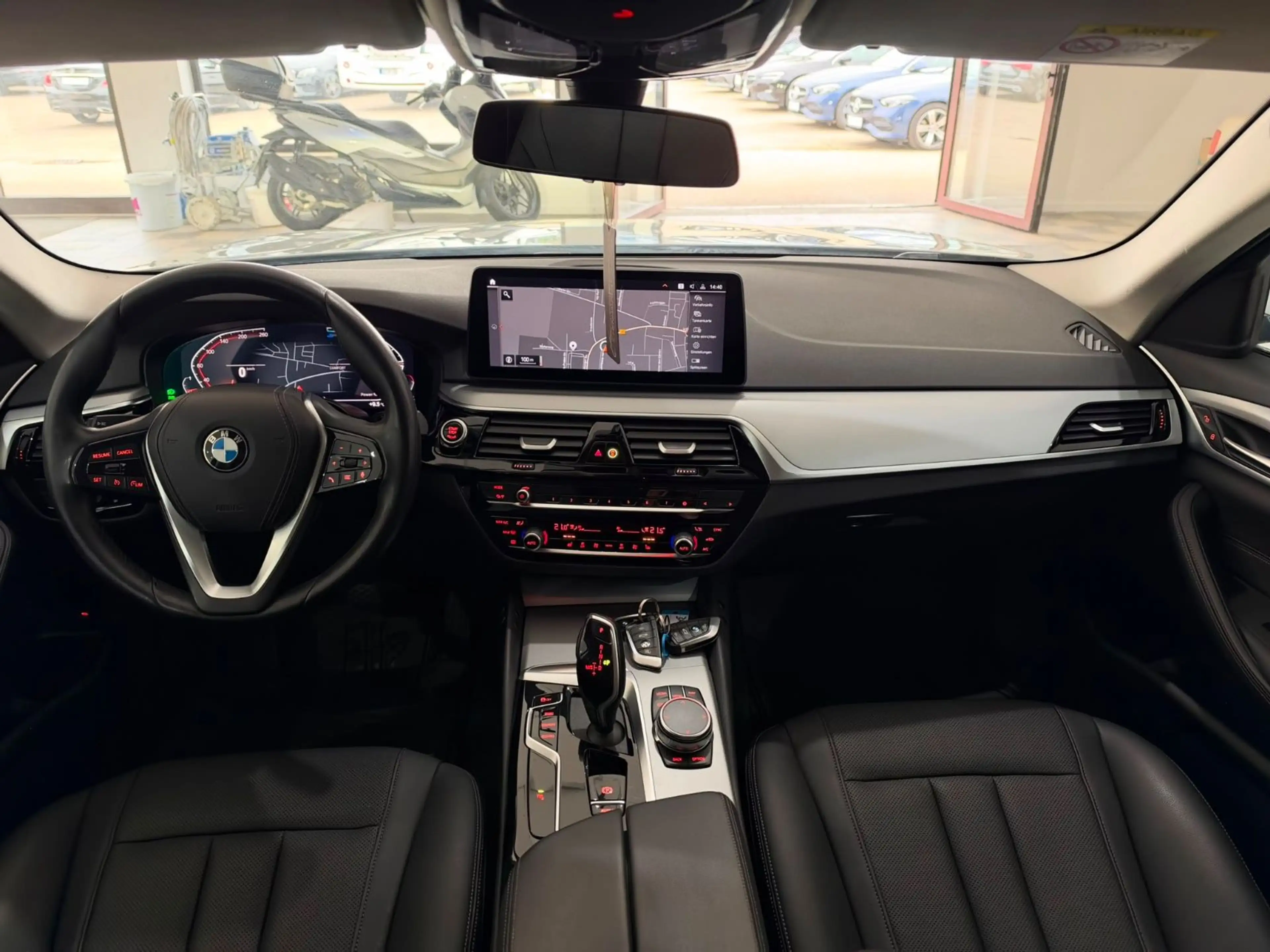 BMW 520 d xDrive Touring — photo 14