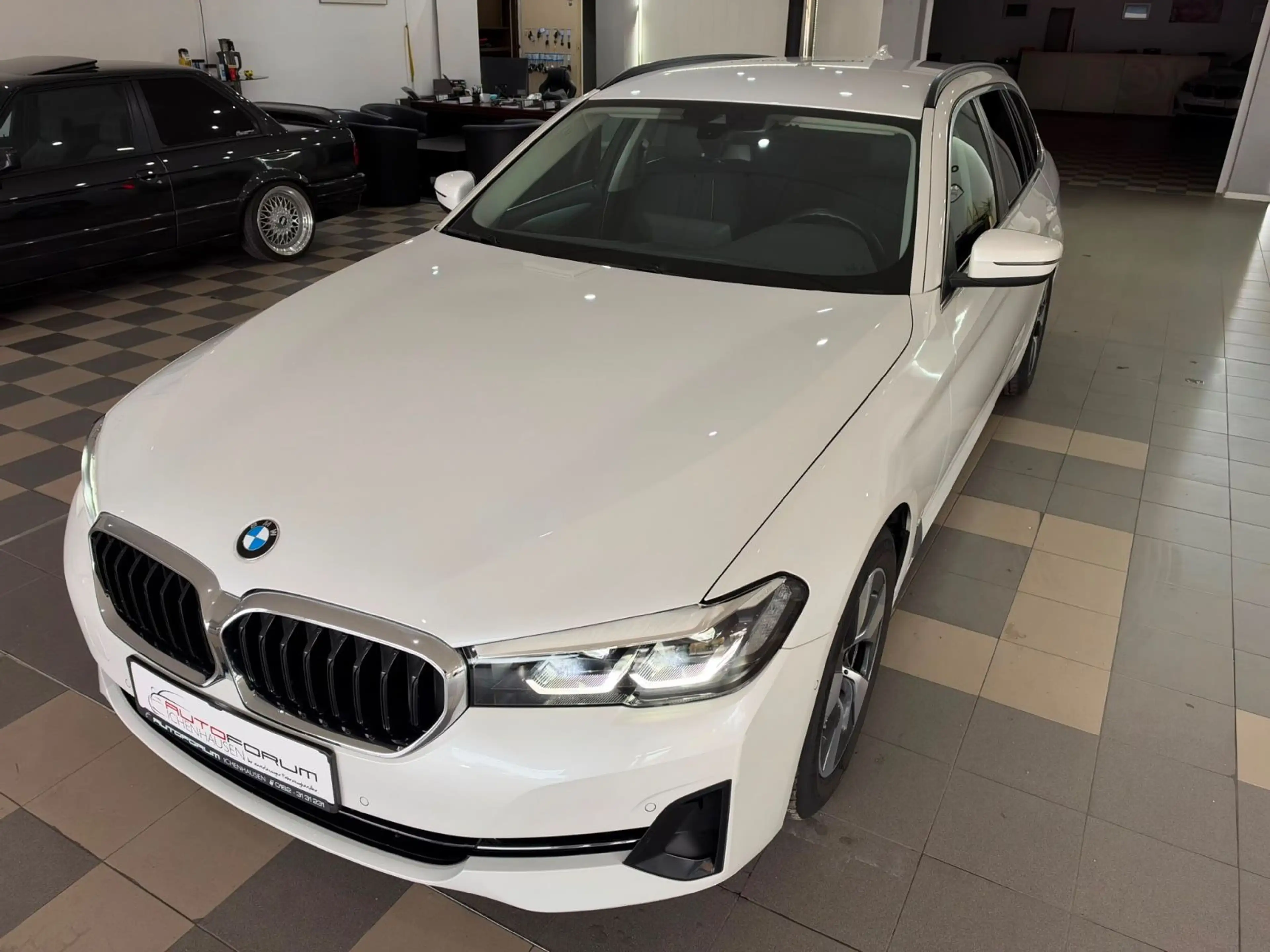 BMW 520 d xDrive Touring — photo 10