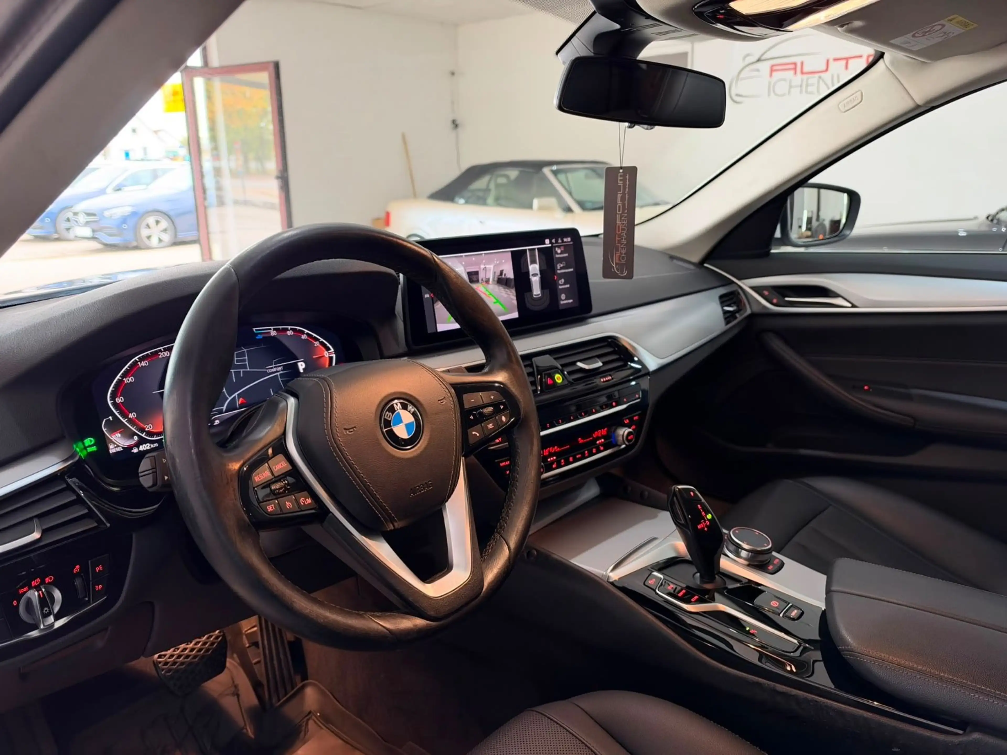 BMW 520 d xDrive Touring — photo 12