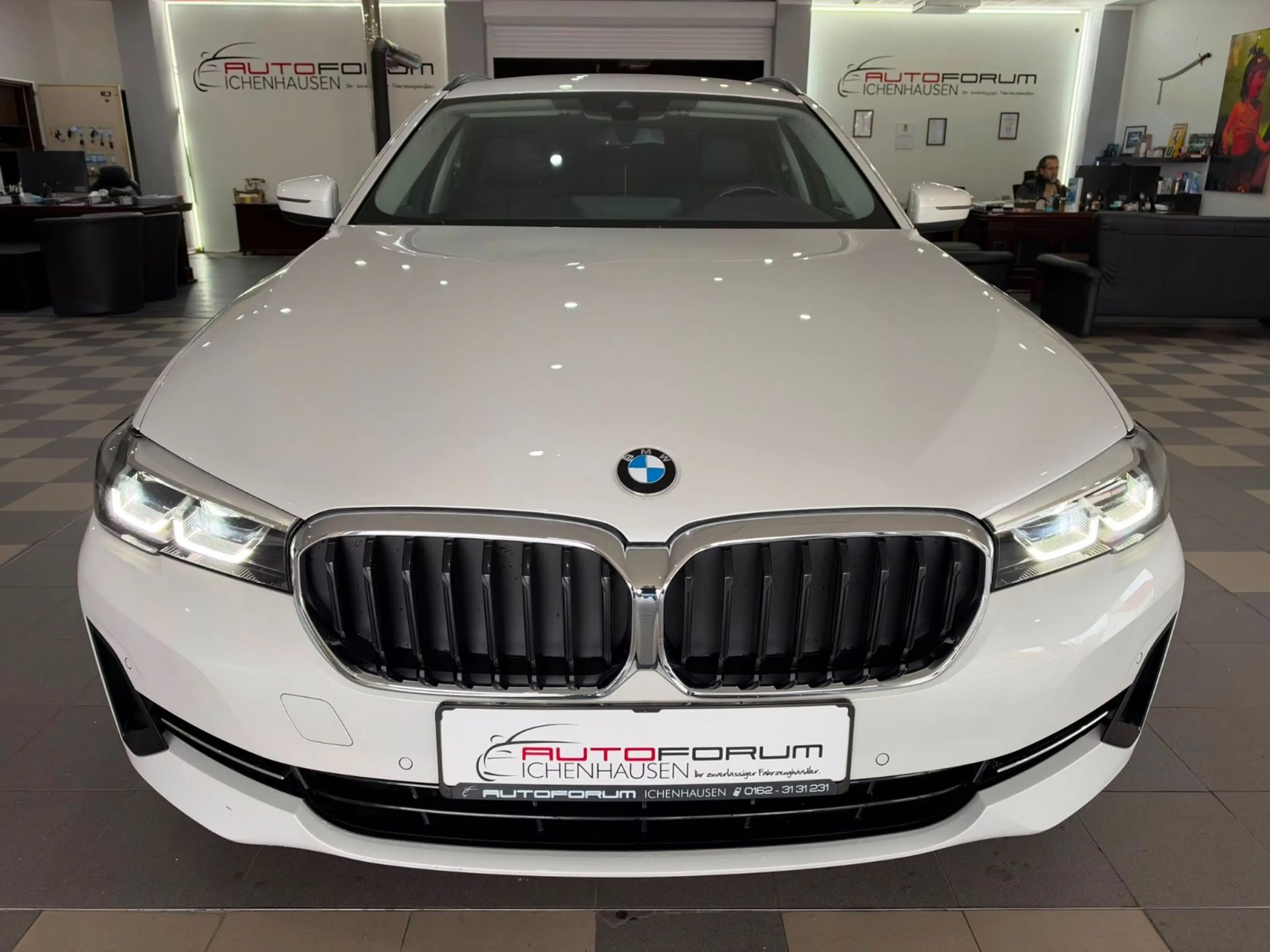 BMW 520 d xDrive Touring — photo 9