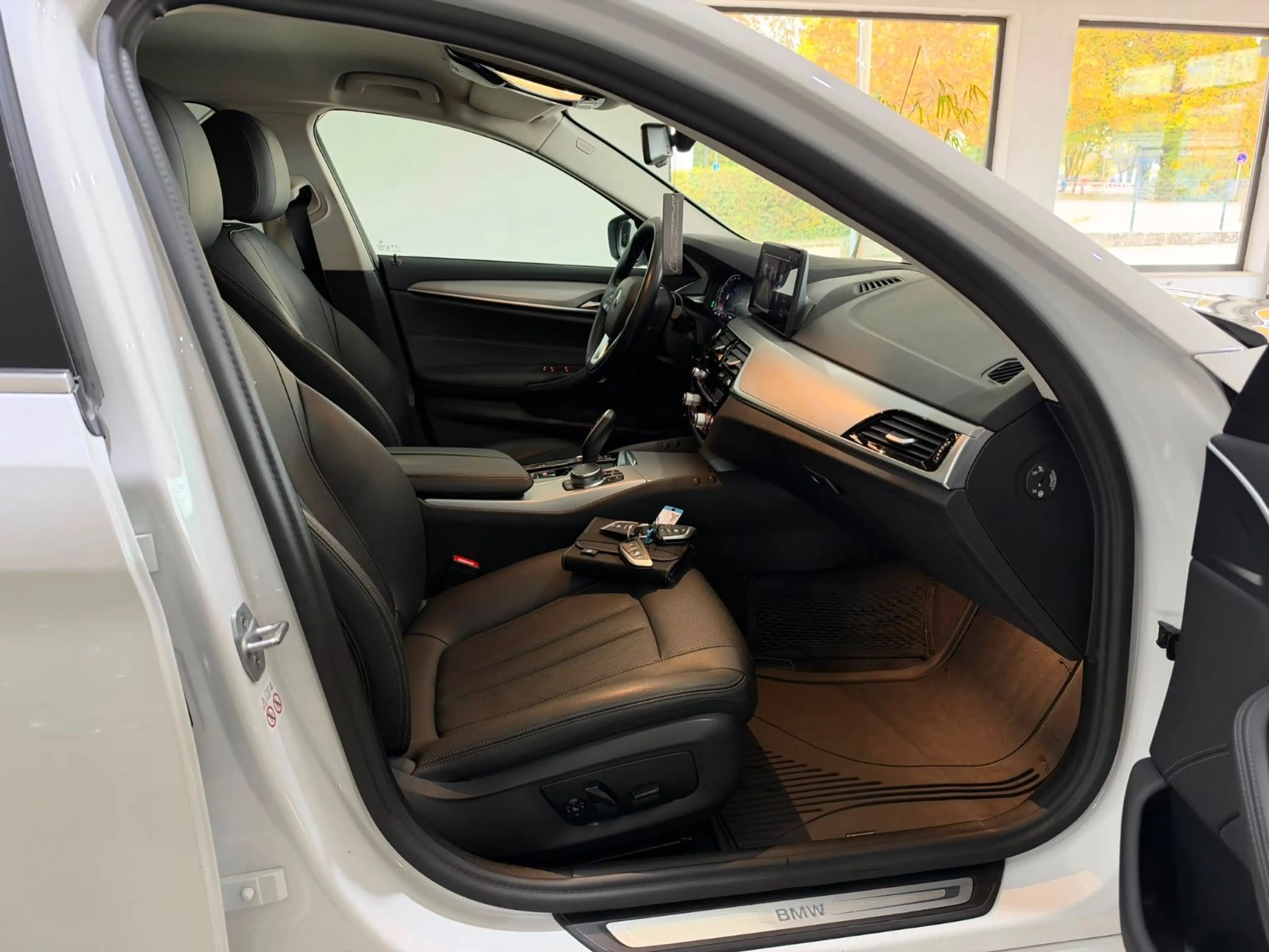 BMW 520 d xDrive Touring — photo 15