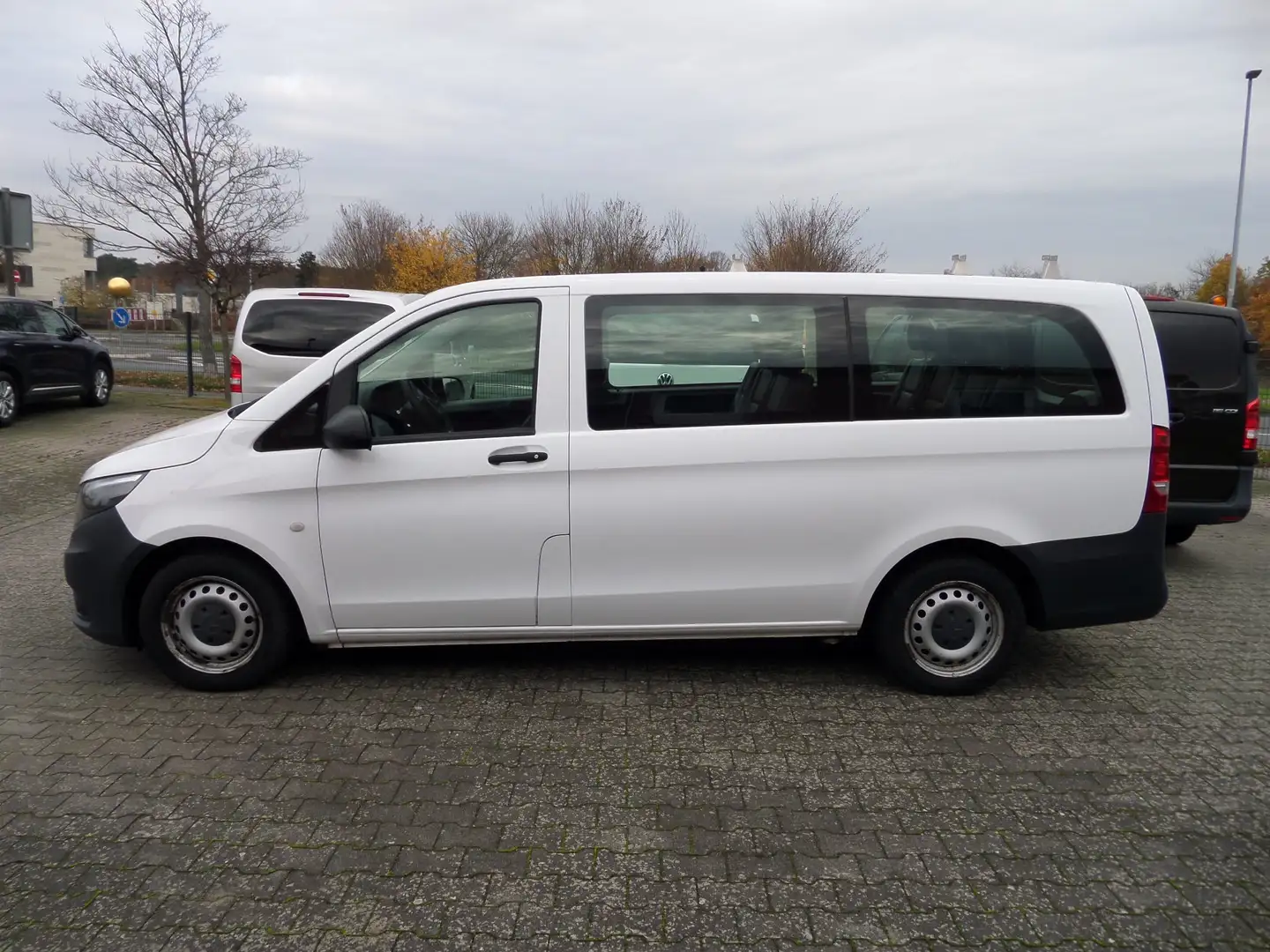 Mercedes-Benz Vito 111 cdi Tourer Pro LANG+Standheizung+Klima+8xLeder Blanc - 1