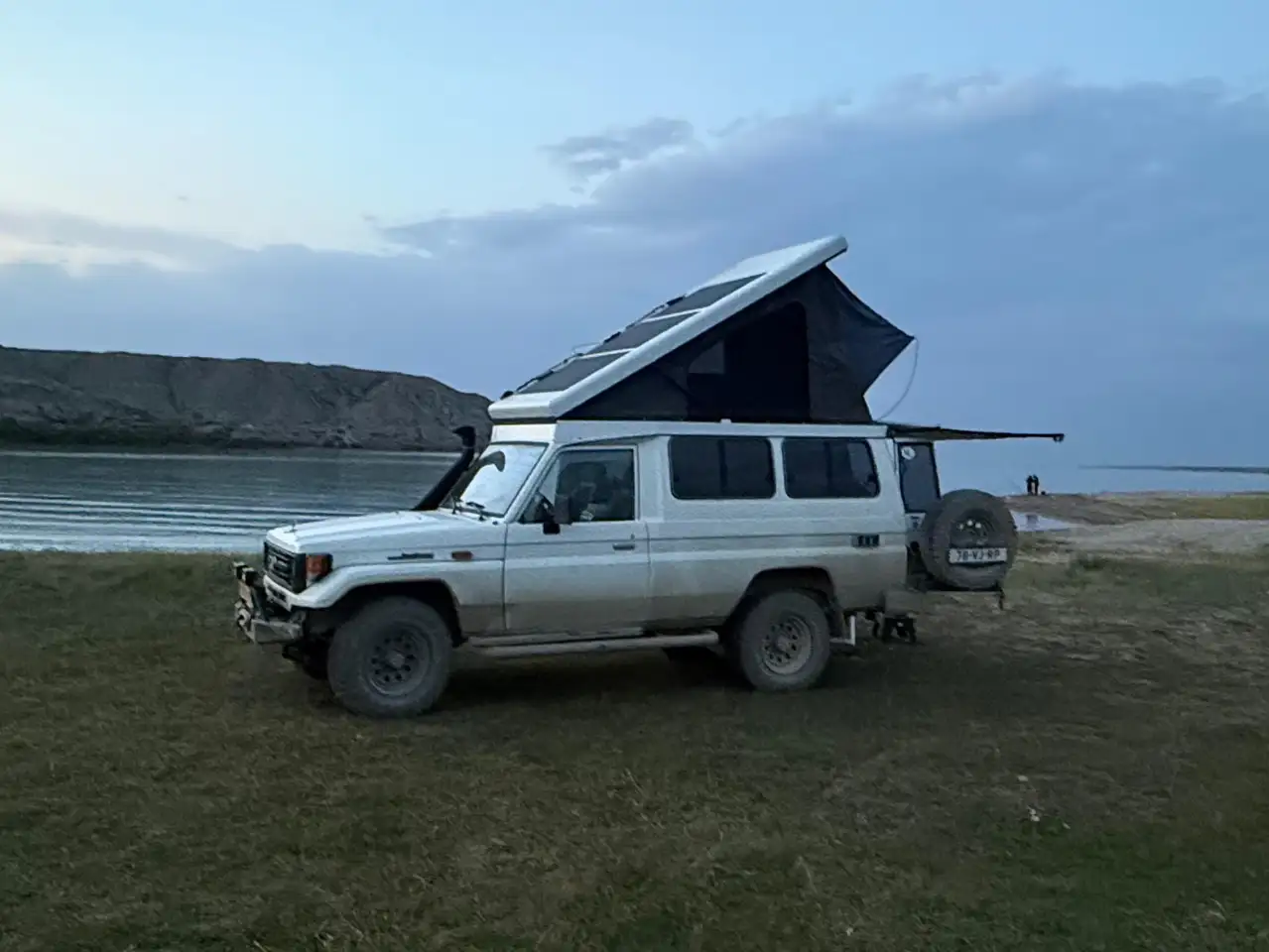 Toyota Land Cruiser HZJ75 Troop Carrier (4.2D 1HZ) - 4WD poptop camper, foto 2