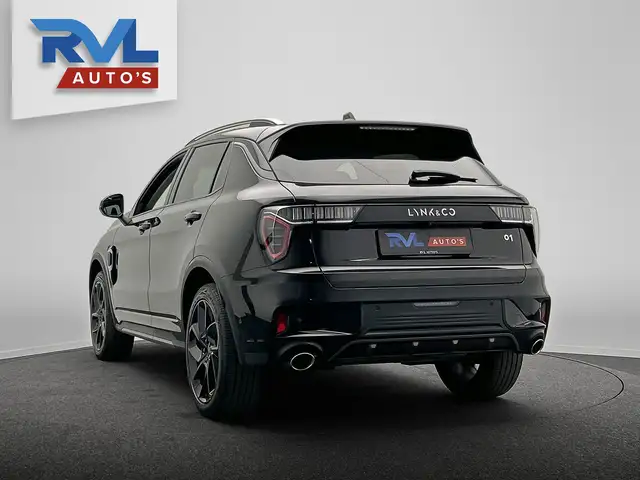 Lynk & Co 01 view 3