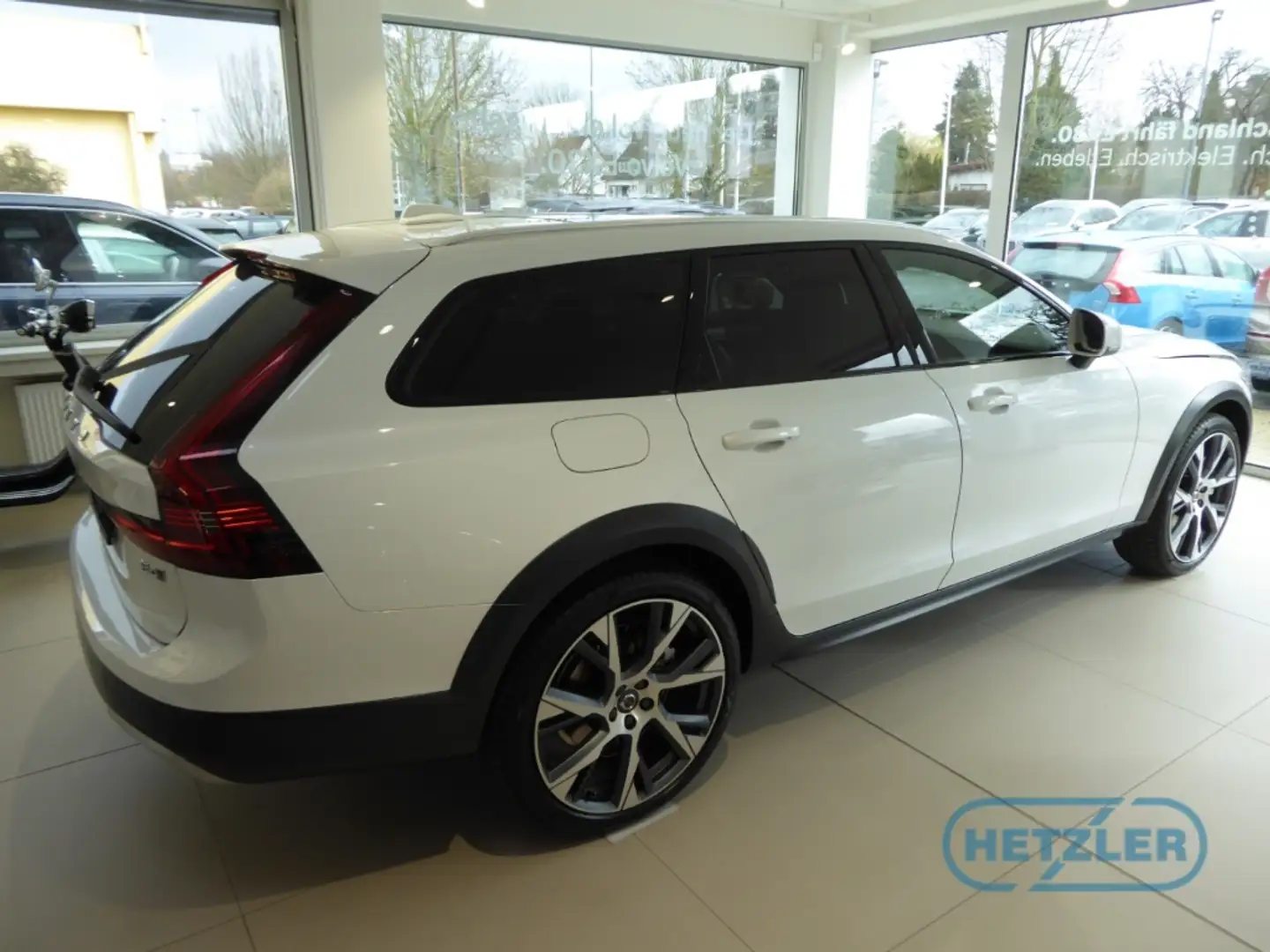 Volvo V90 Cross Country Ultimate AWD B4 Diesel EU6d HUD AD S Wit - 2