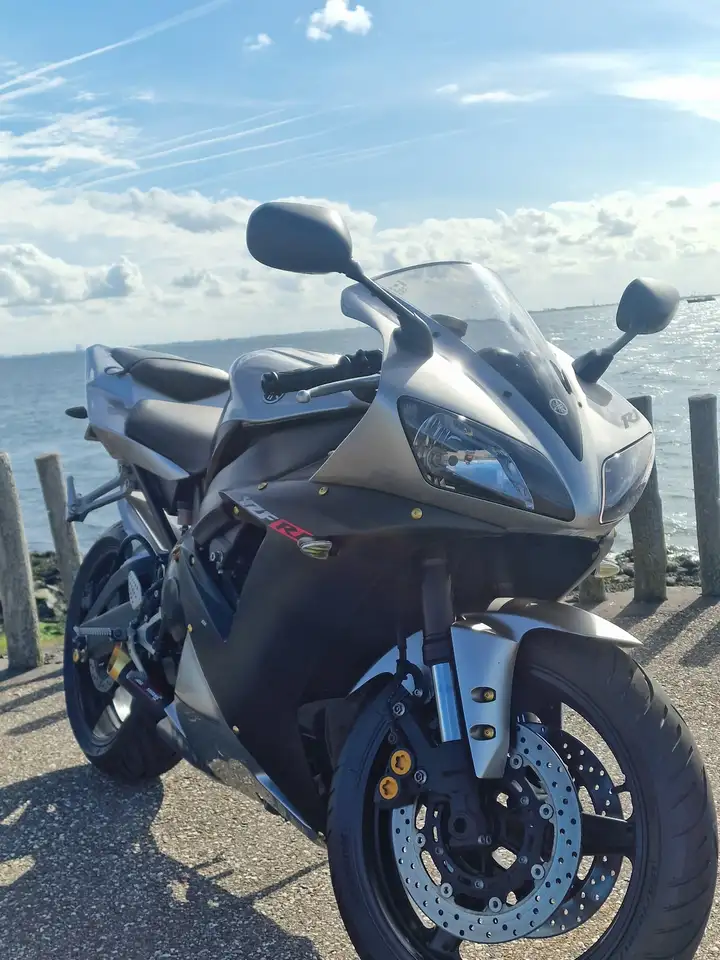 Yamaha YZF-R1