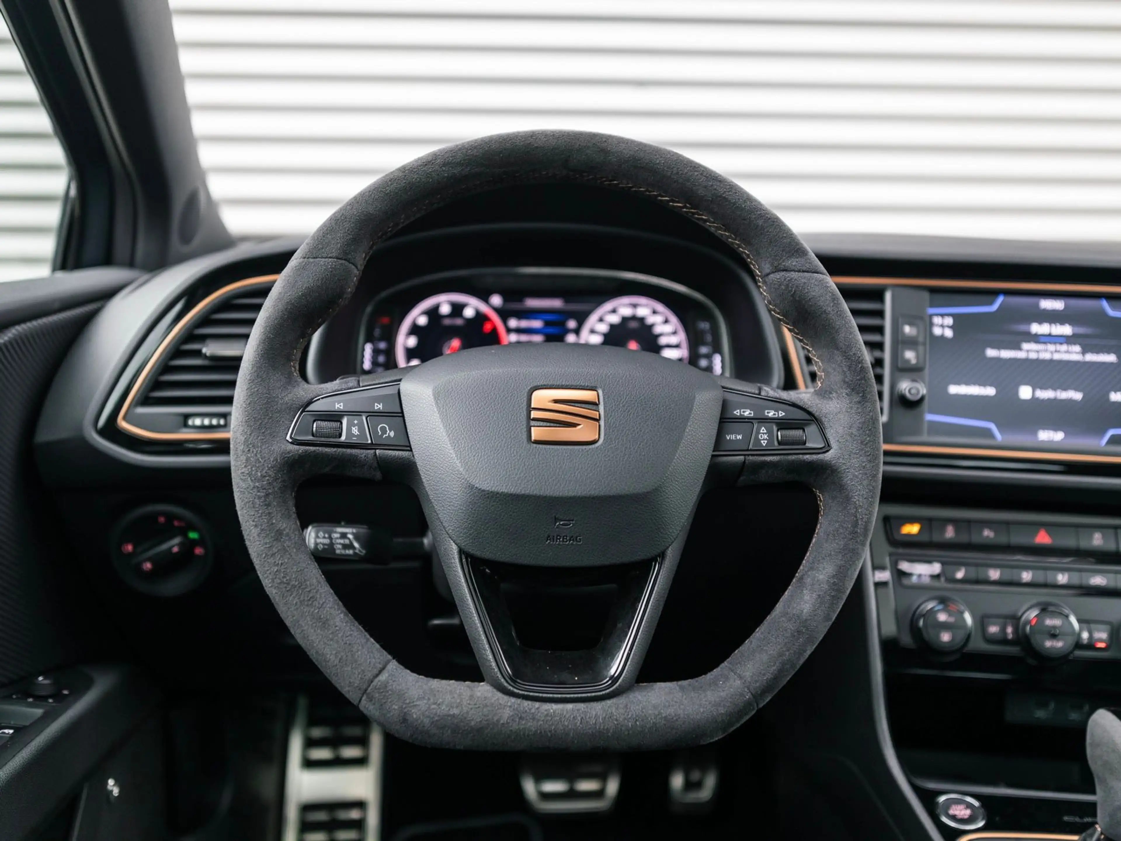 SEAT Leon ST 2.0 TSI CUPRA R 4DRIVE PANO CARBON BREMBO BEATS — photo 14