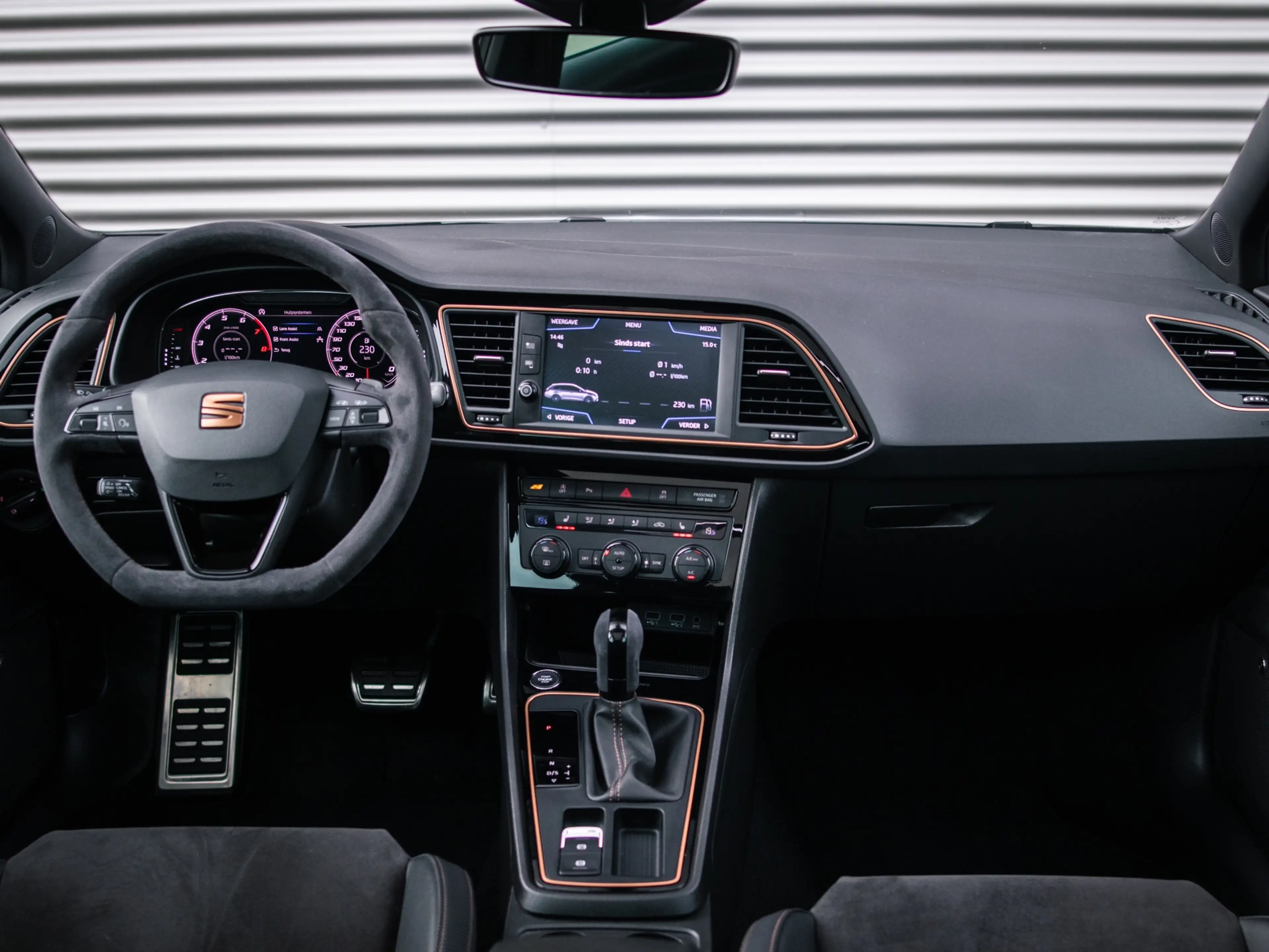 SEAT Leon ST 2.0 TSI CUPRA R 4DRIVE PANO CARBON BREMBO BEATS — photo 7