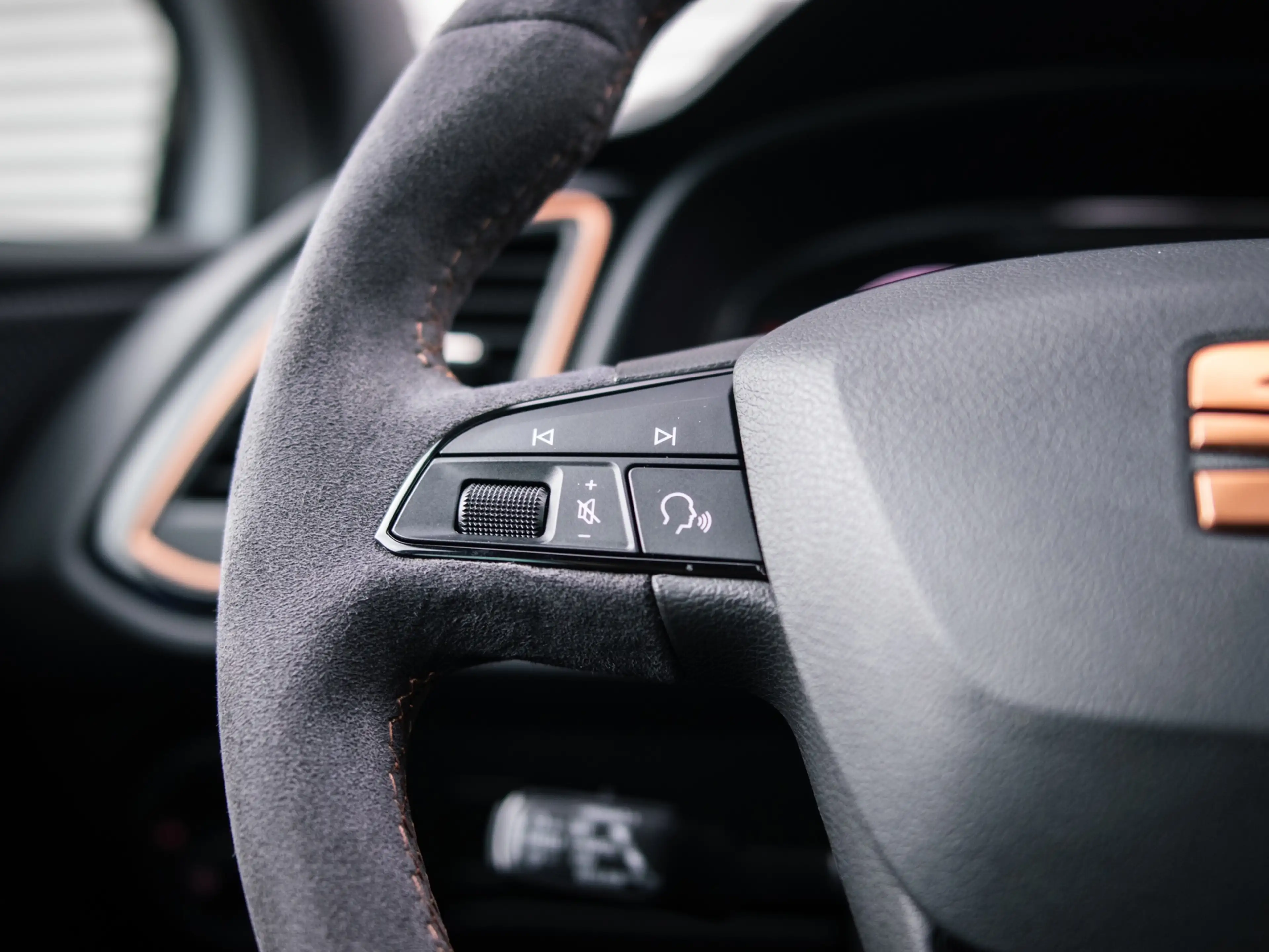 SEAT Leon ST 2.0 TSI CUPRA R 4DRIVE PANO CARBON BREMBO BEATS — photo 13