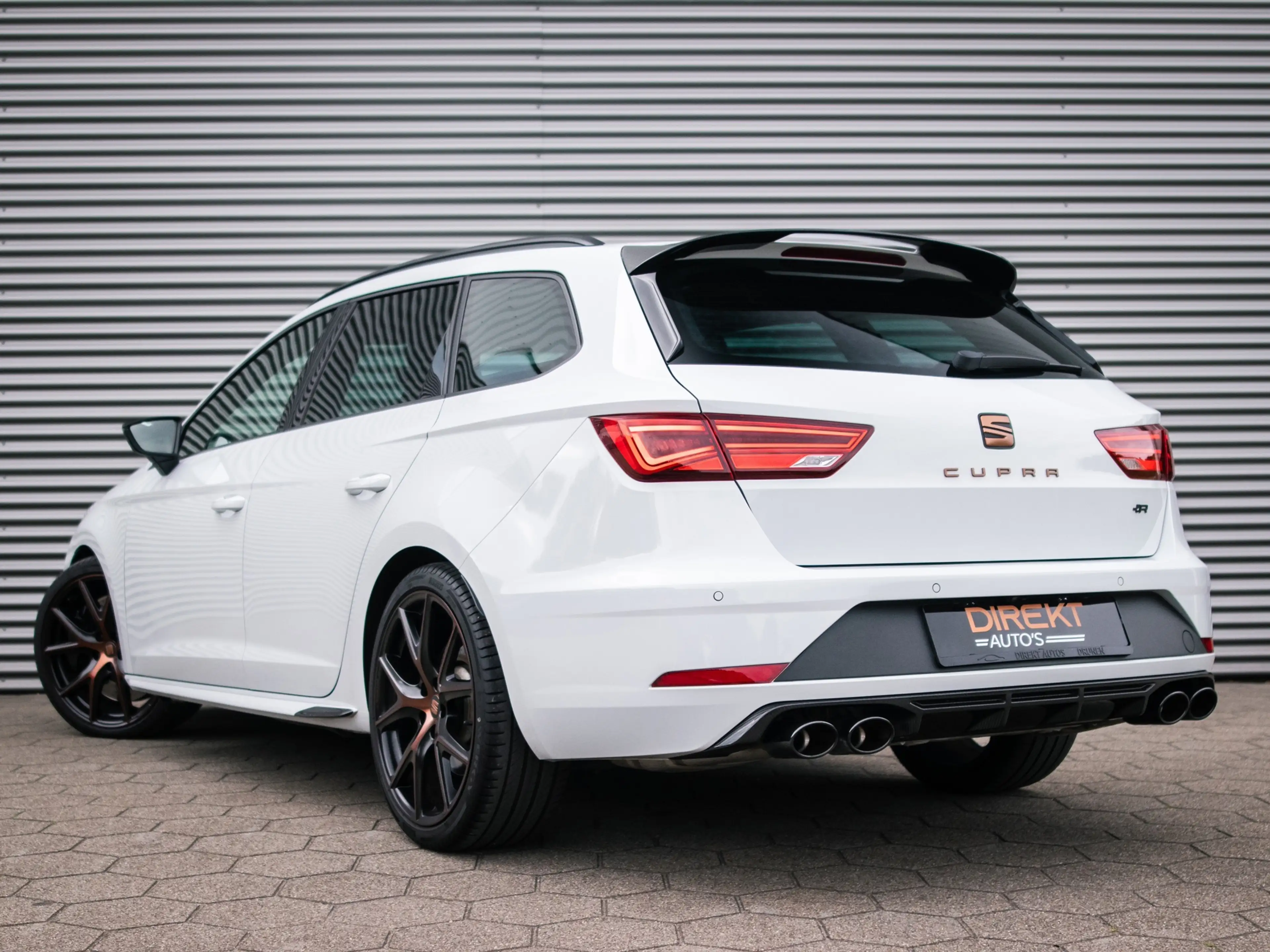 SEAT Leon ST 2.0 TSI CUPRA R 4DRIVE PANO CARBON BREMBO BEATS — photo 3