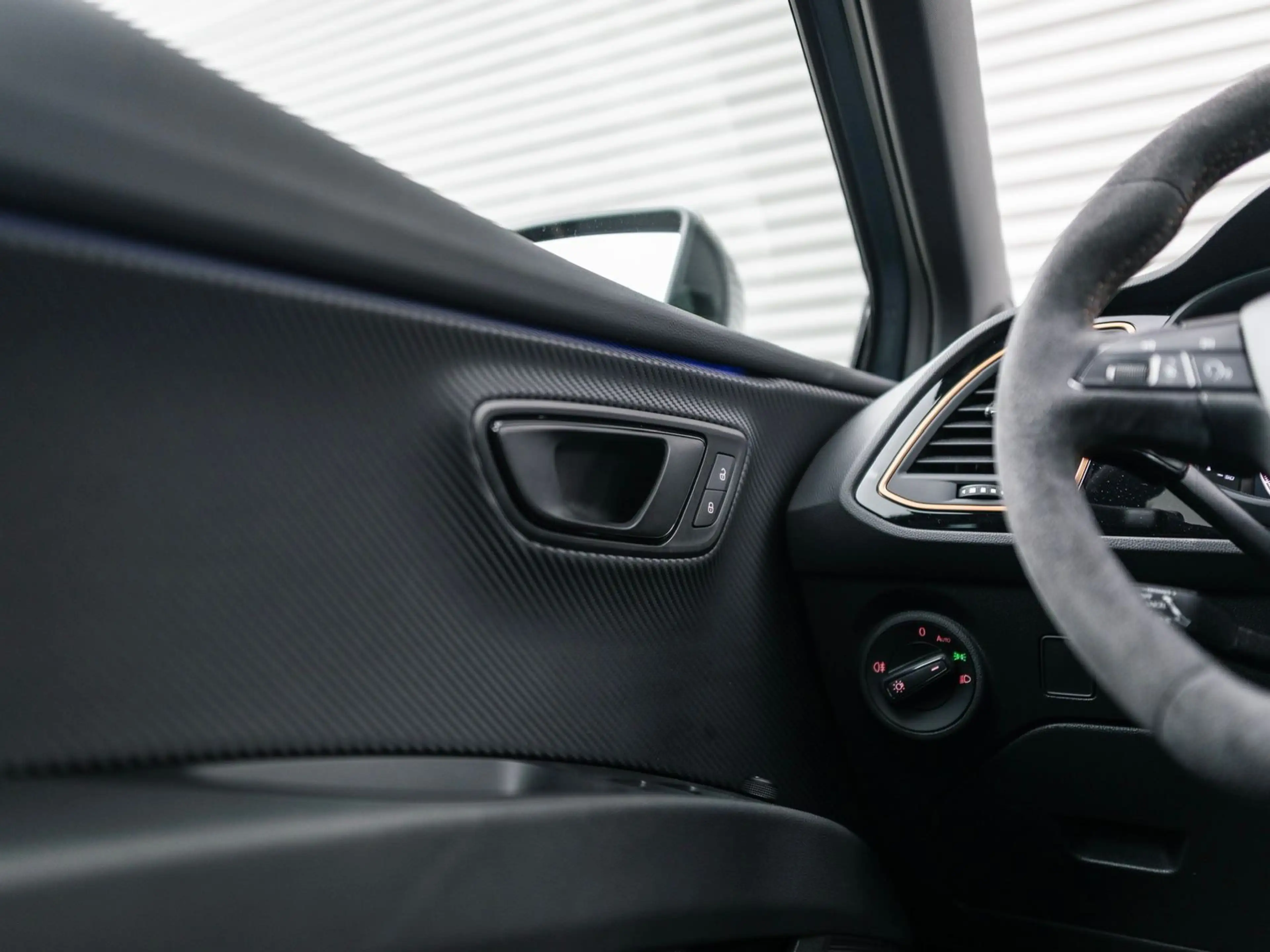SEAT Leon ST 2.0 TSI CUPRA R 4DRIVE PANO CARBON BREMBO BEATS — photo 9