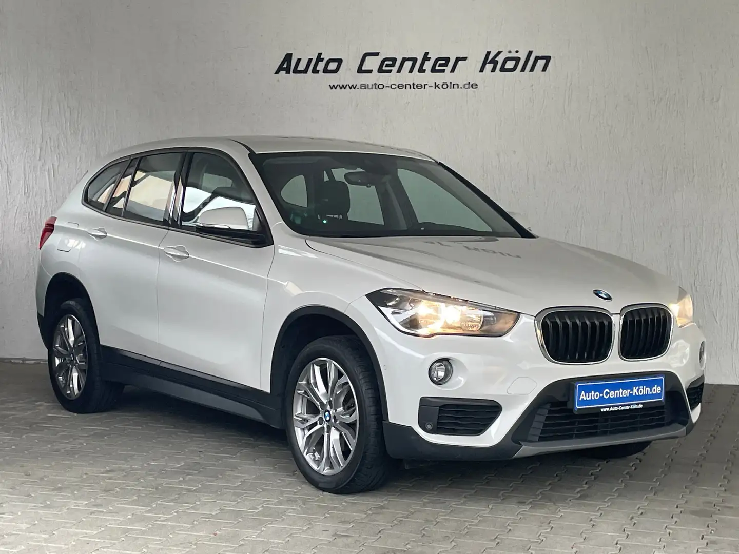 BMW X1 sDrive 18 d Advantage Weiß - 2