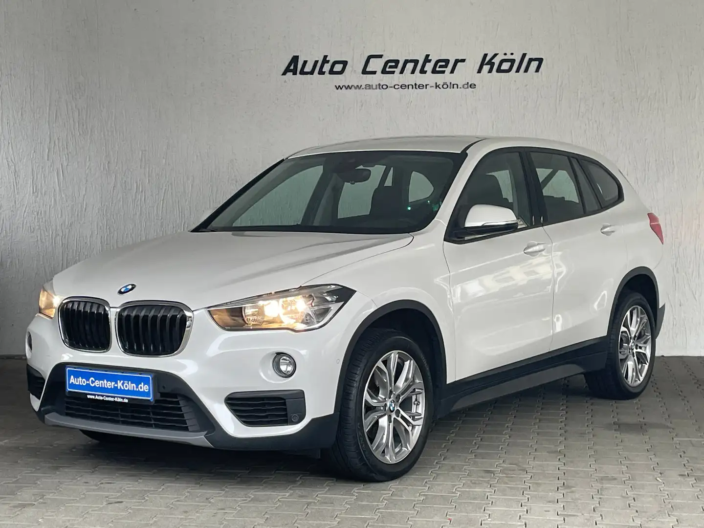 BMW X1 sDrive 18 d Advantage Weiß - 1