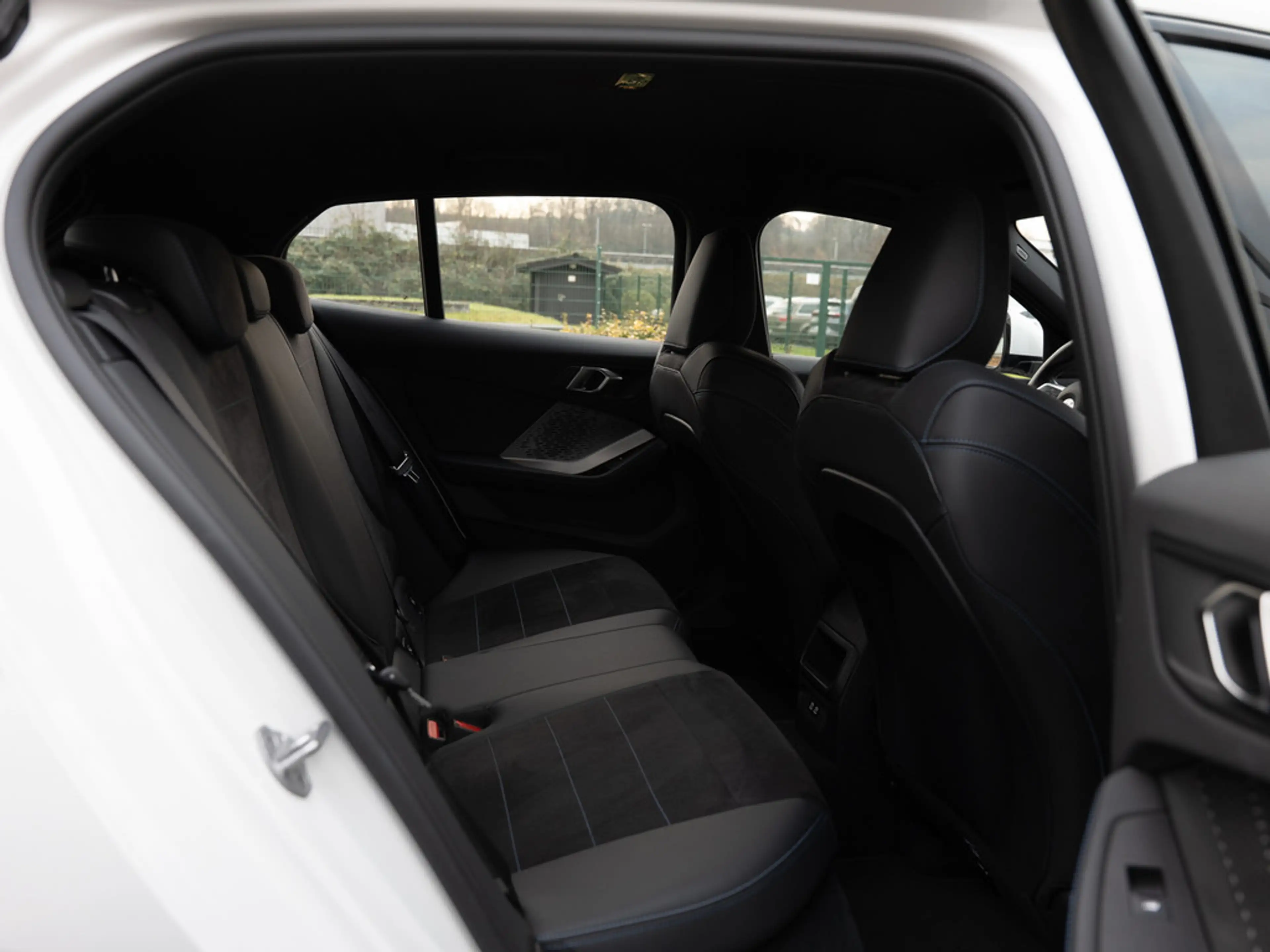 BMW 120 i M-Sport LED NAVI KAMERA SHZ PDC KLIMA — photo 10
