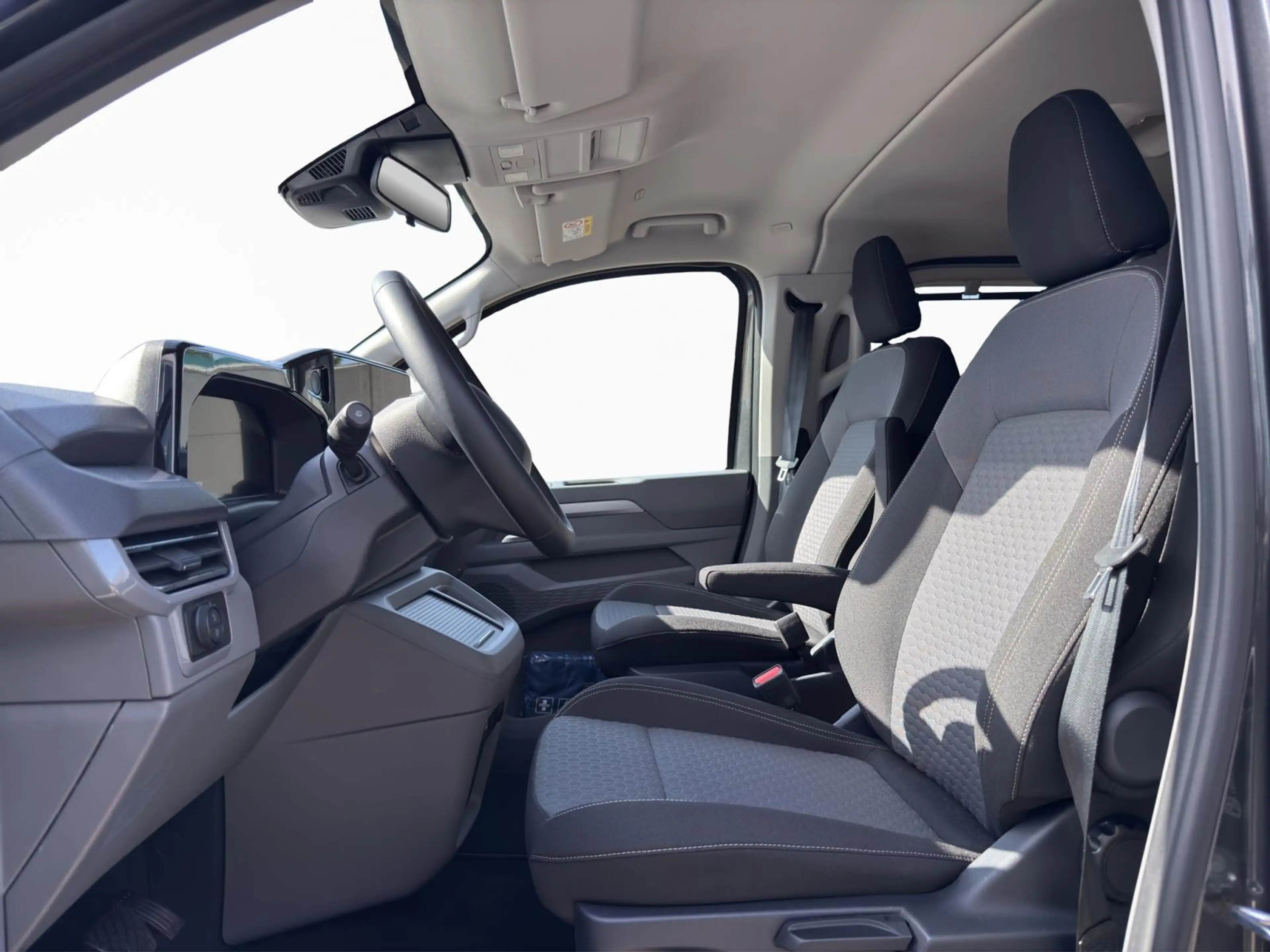 Volkswagen T7 Caravelle Style KR — photo 2