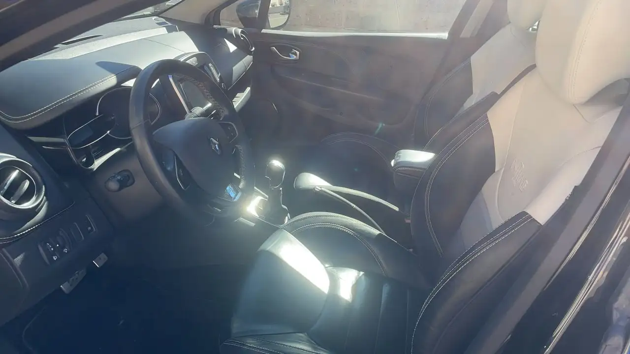 Renault Clio Citadine 5 portes — photo 25